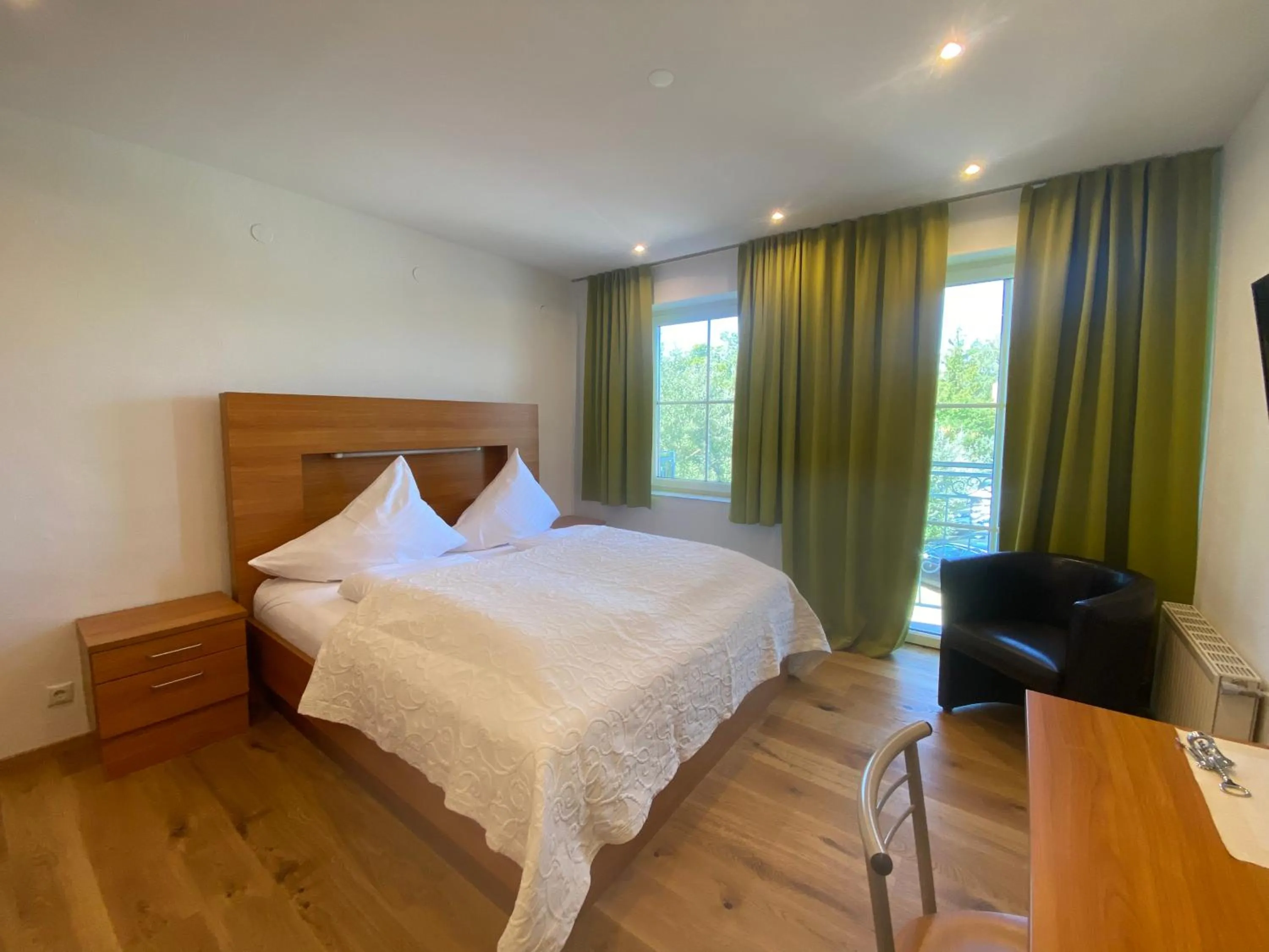 Photo of the whole room, Bed in Seehotel Herlinde