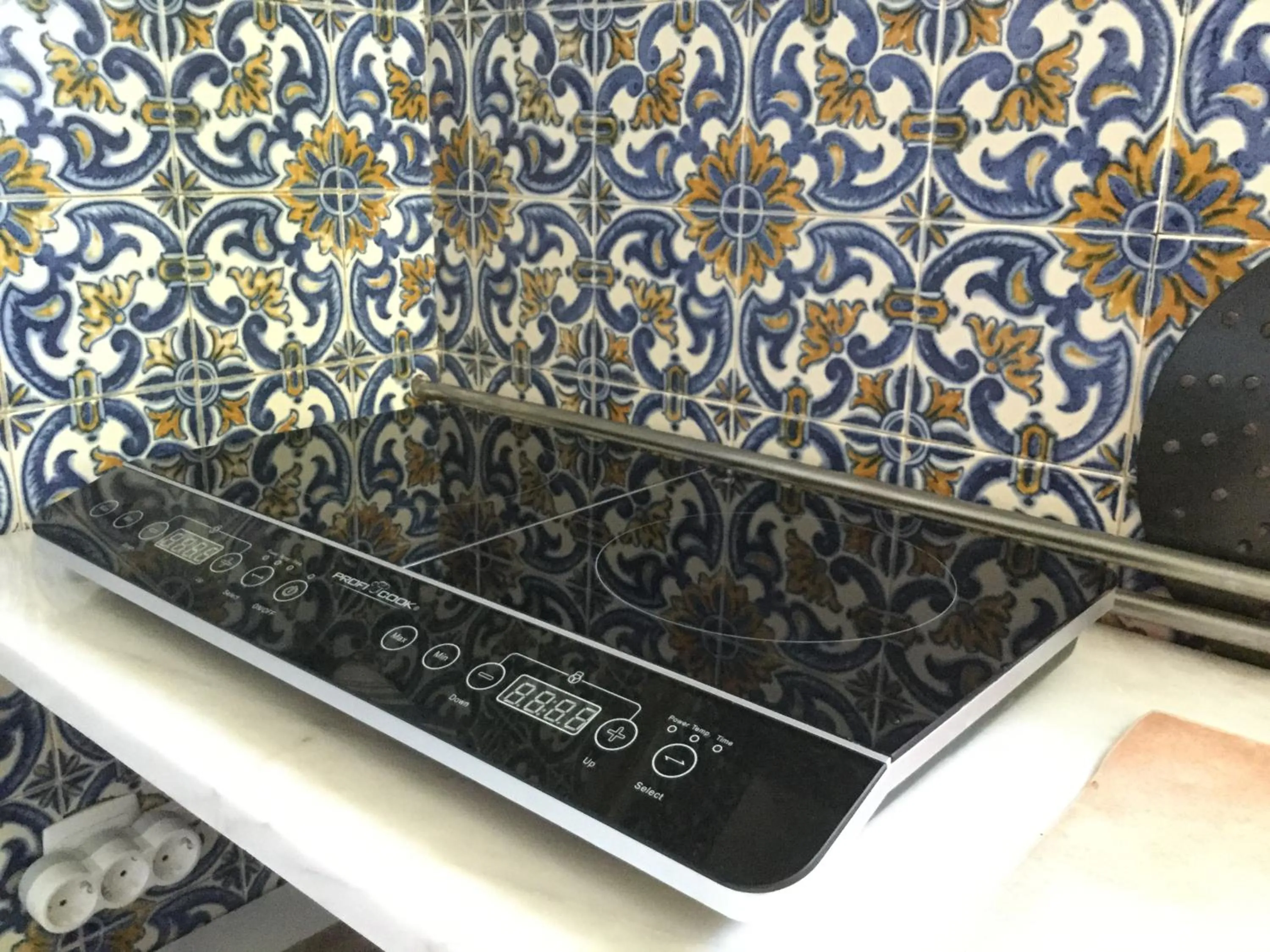 kitchen in AmendoeirasHouse-SustainableLiving