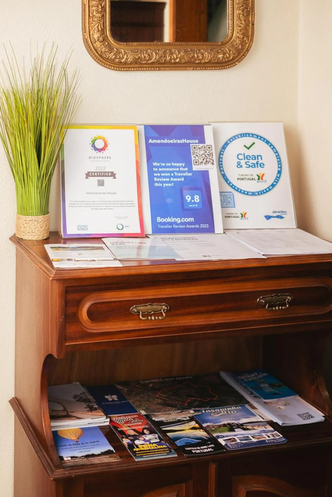 Lobby or reception in AmendoeirasHouse-SustainableLiving