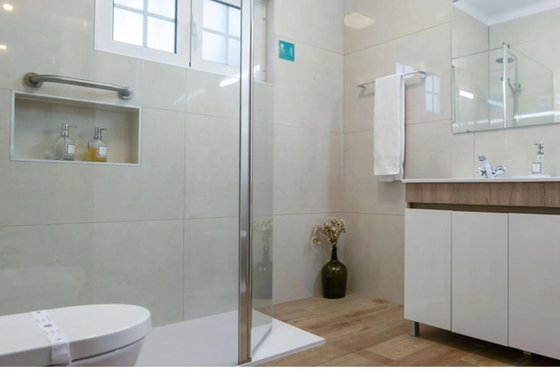 Bathroom in AmendoeirasHouse-SustainableLiving