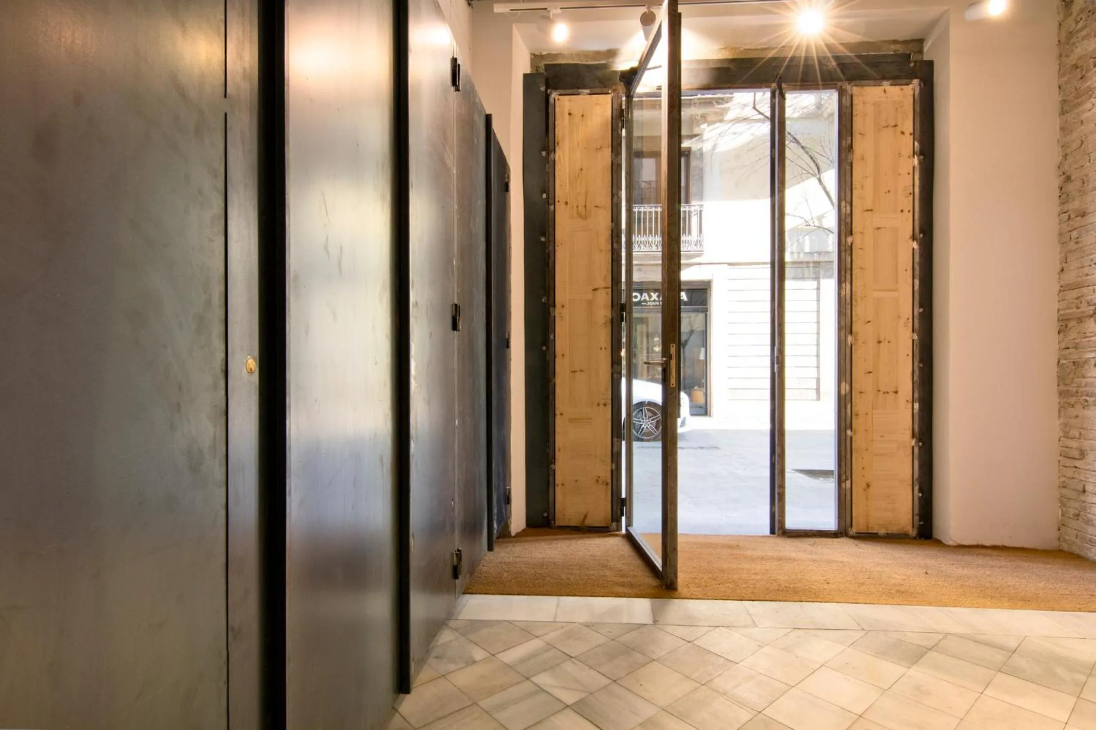 Facade/entrance in Som Nit Born