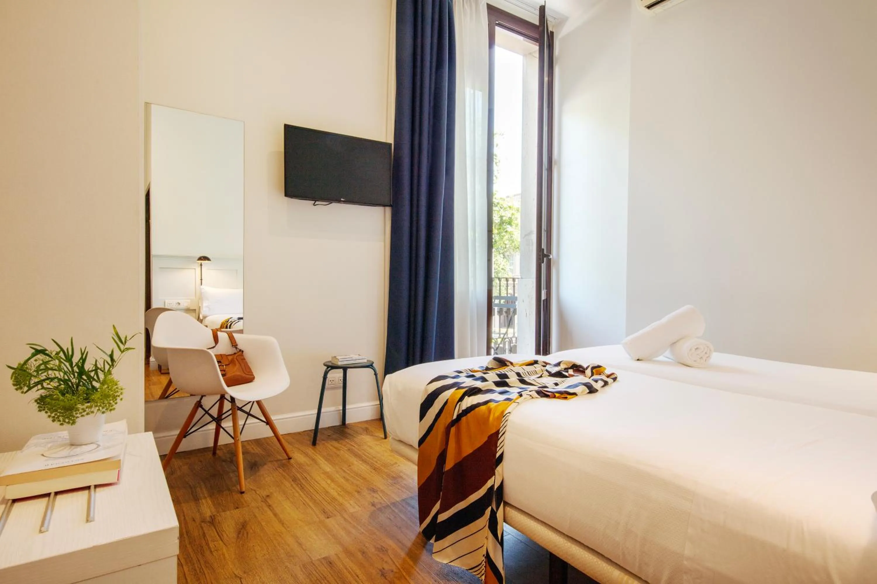 Decorative detail, Bed in Som Nit Born