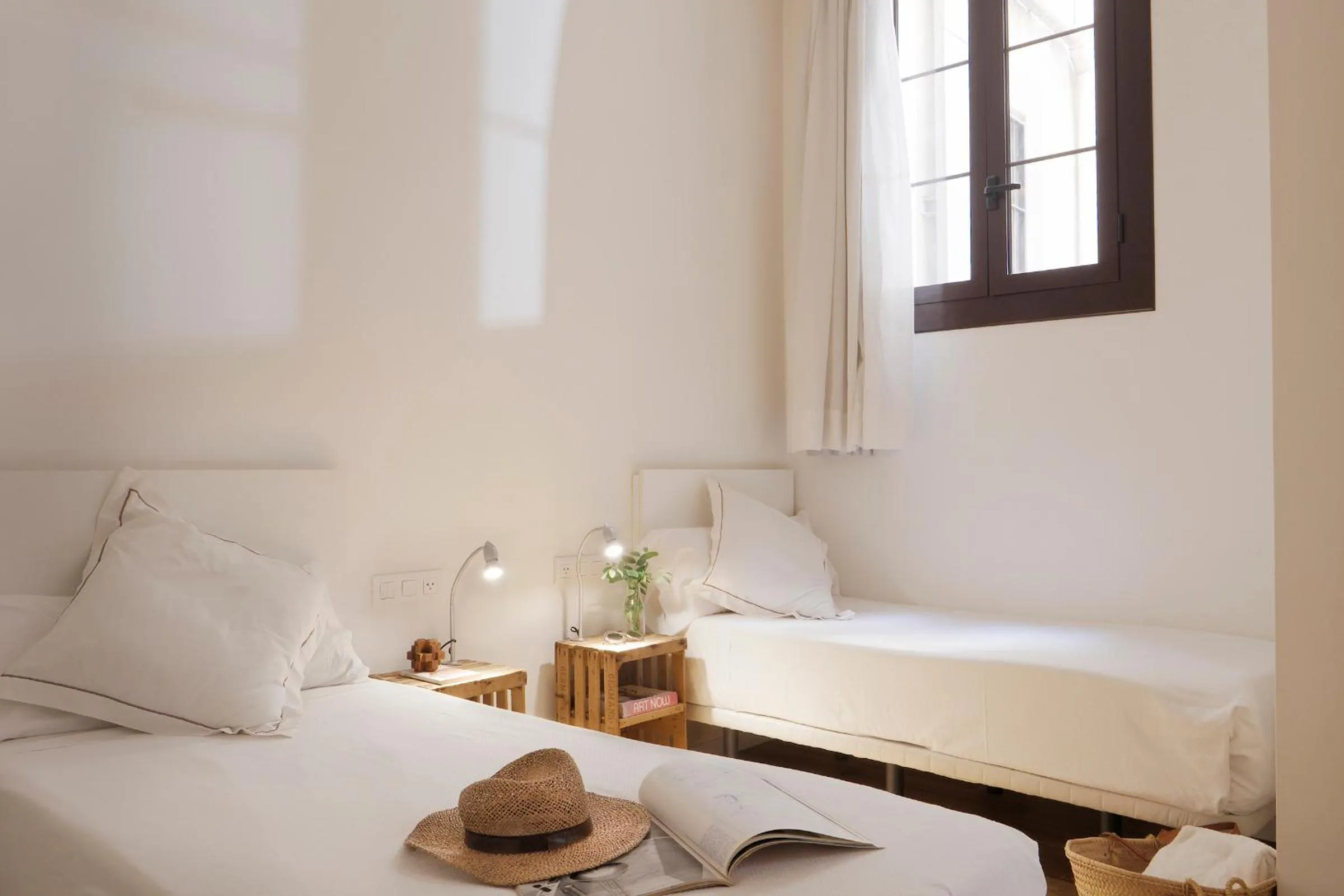 Photo of the whole room, Bed in Som Nit Born