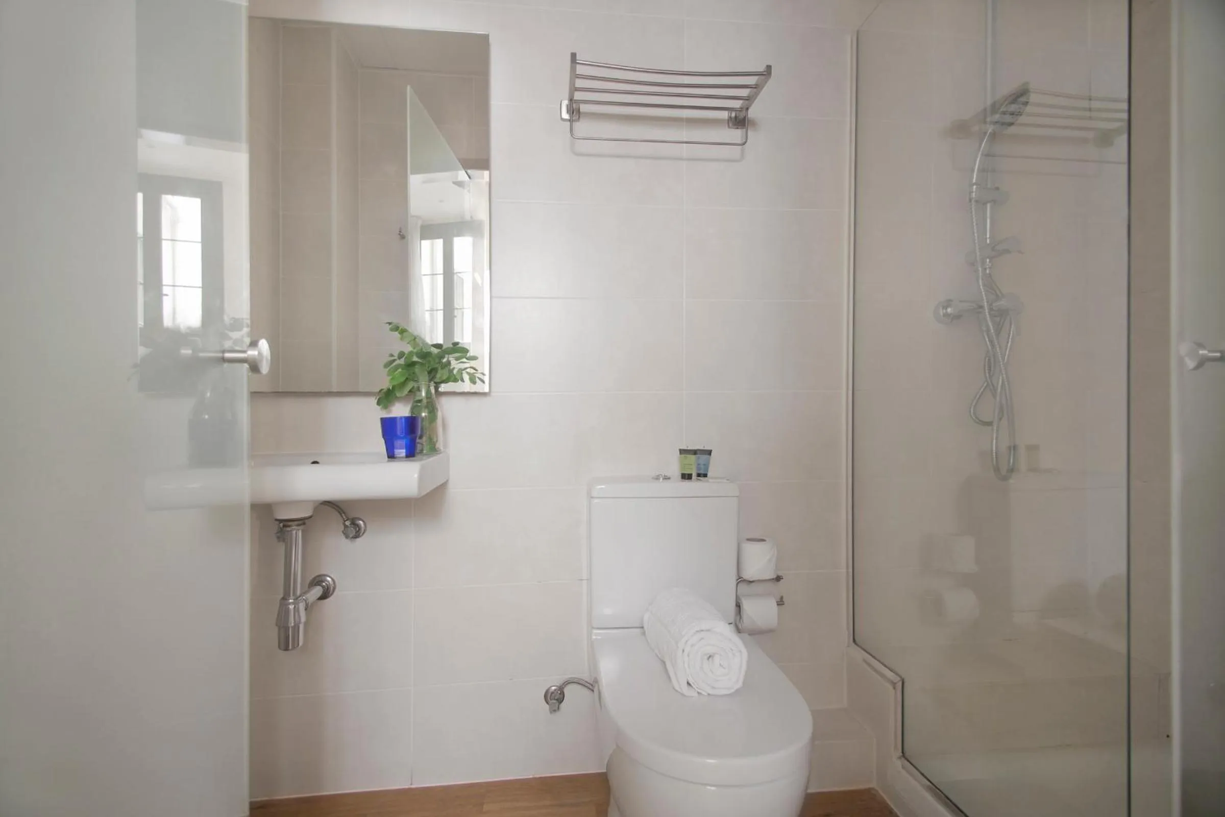 Shower in Som Nit Born