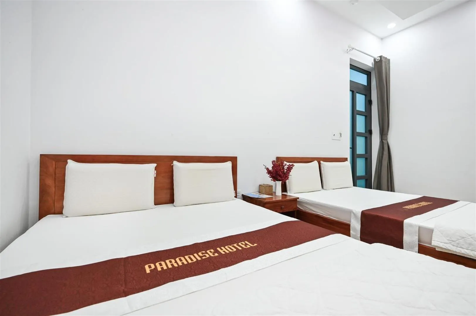 Bed in Paradise Hotel