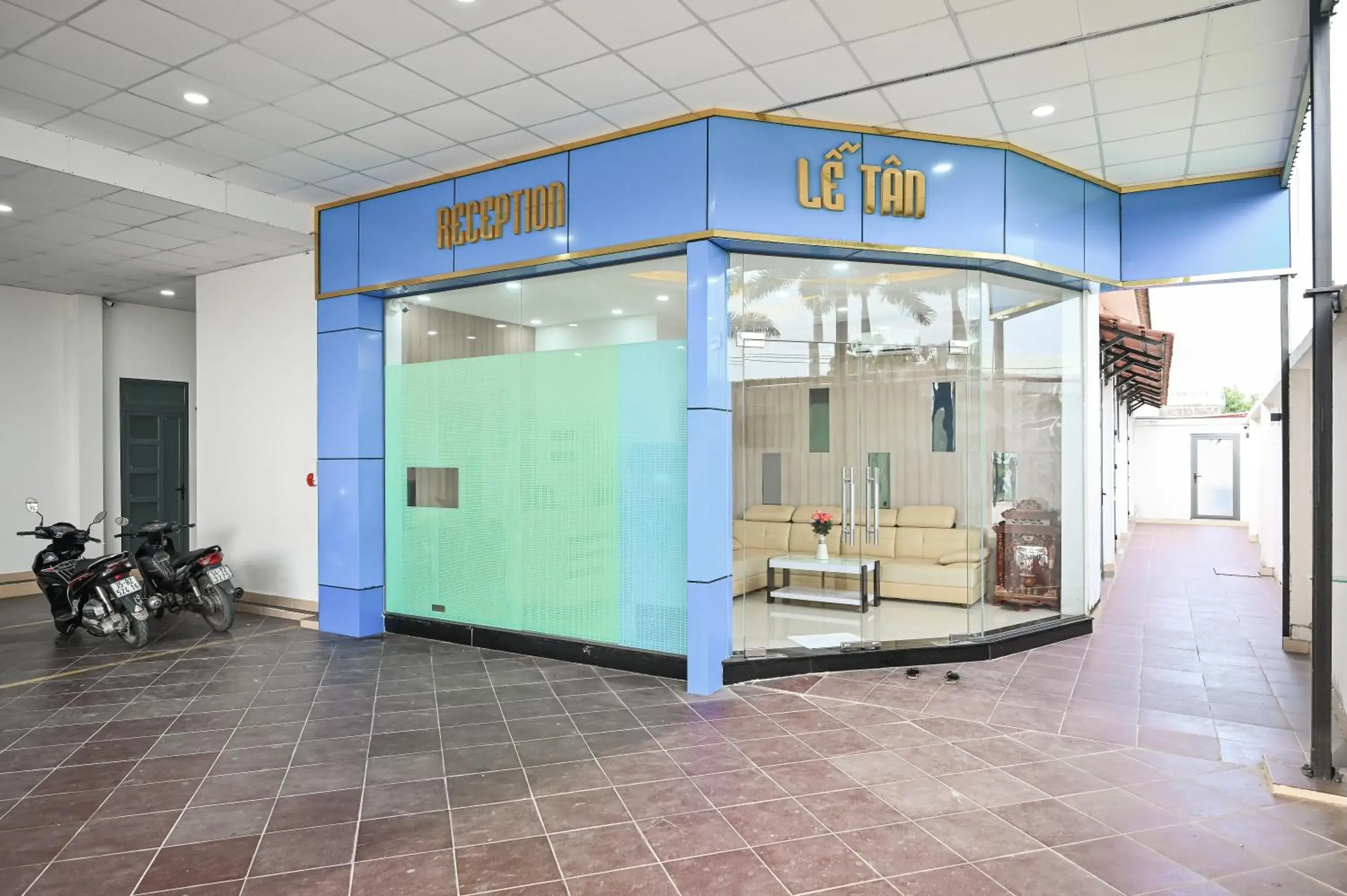 Property building in Paradise Hotel Property building in Paradise Hotel