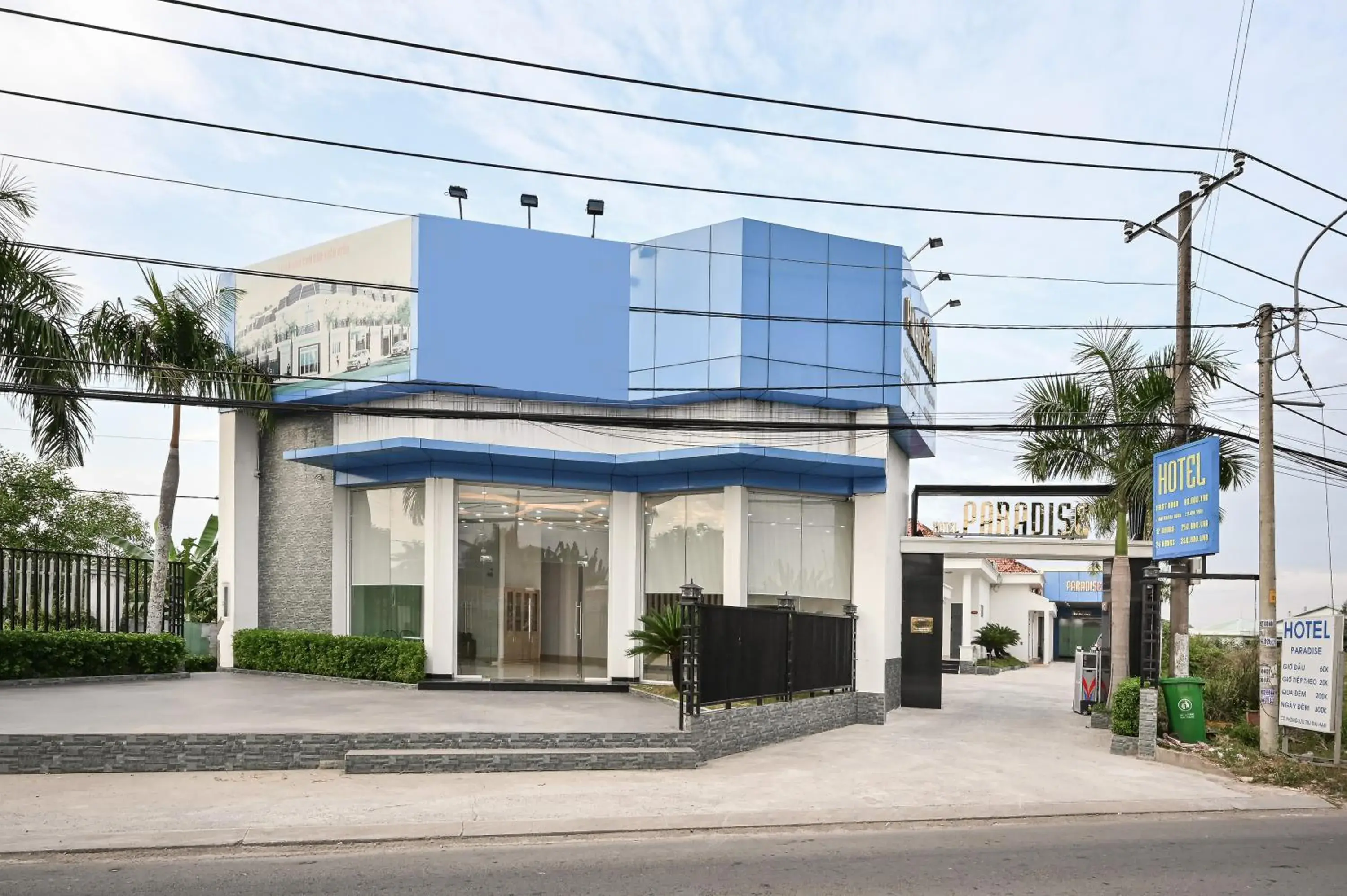 Property building in Paradise Hotel Property building in Paradise Hotel