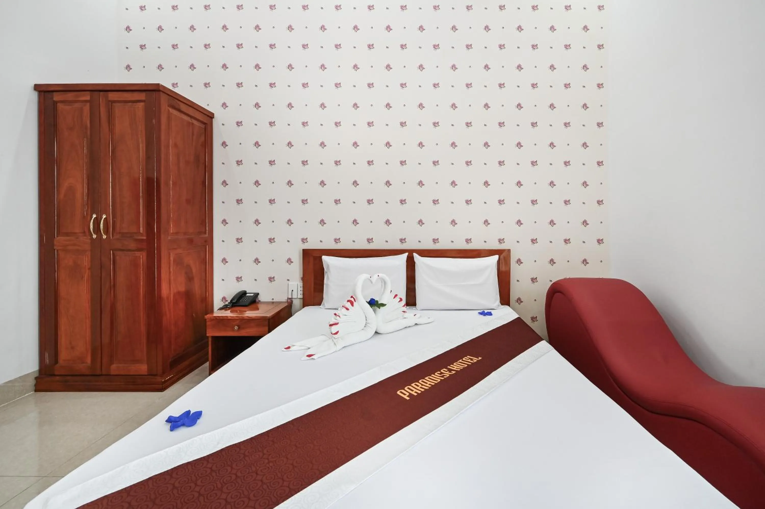 Bed in Paradise Hotel