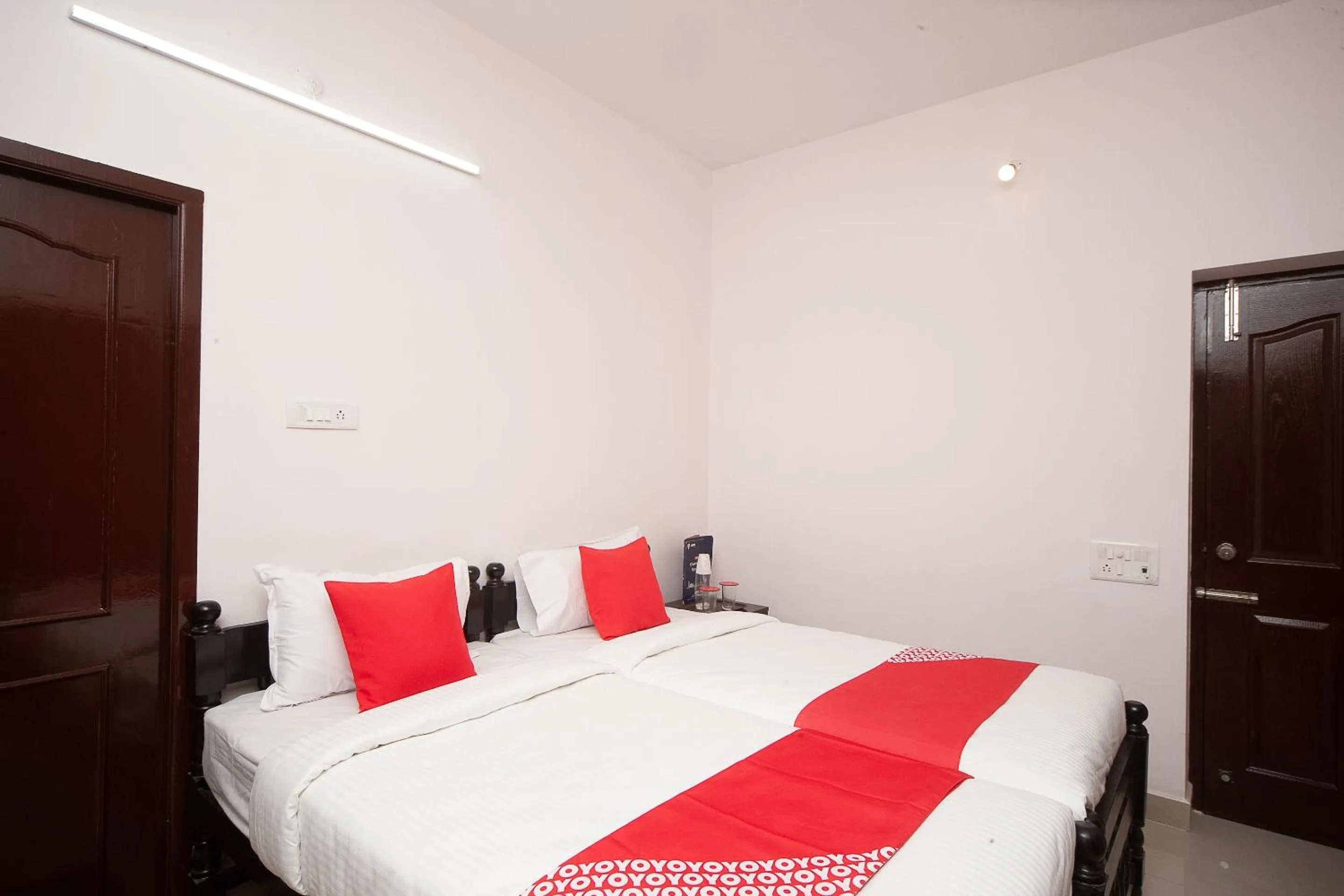 Bedroom, Bed in Hotel O Kiruba Castle