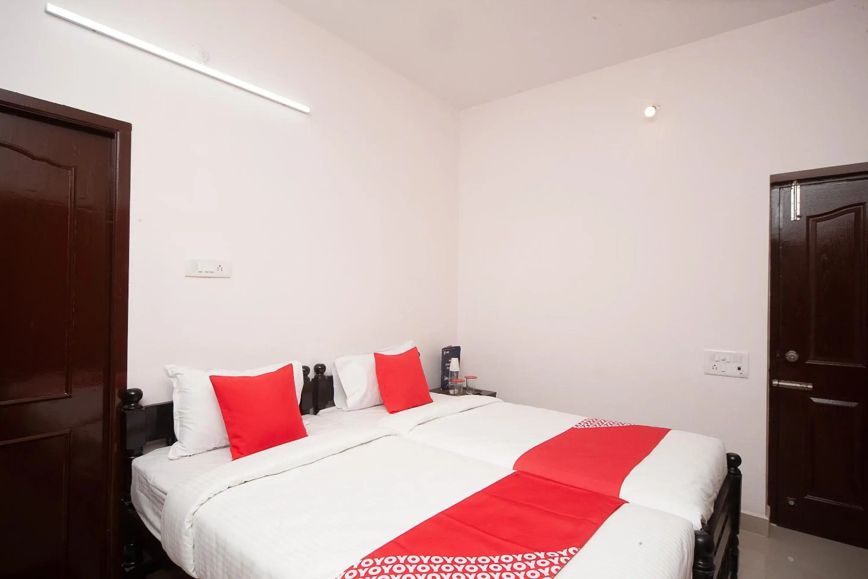 Bedroom, Bed in Hotel O Kiruba Castle Bedroom, Bed in Hotel O Kiruba Castle