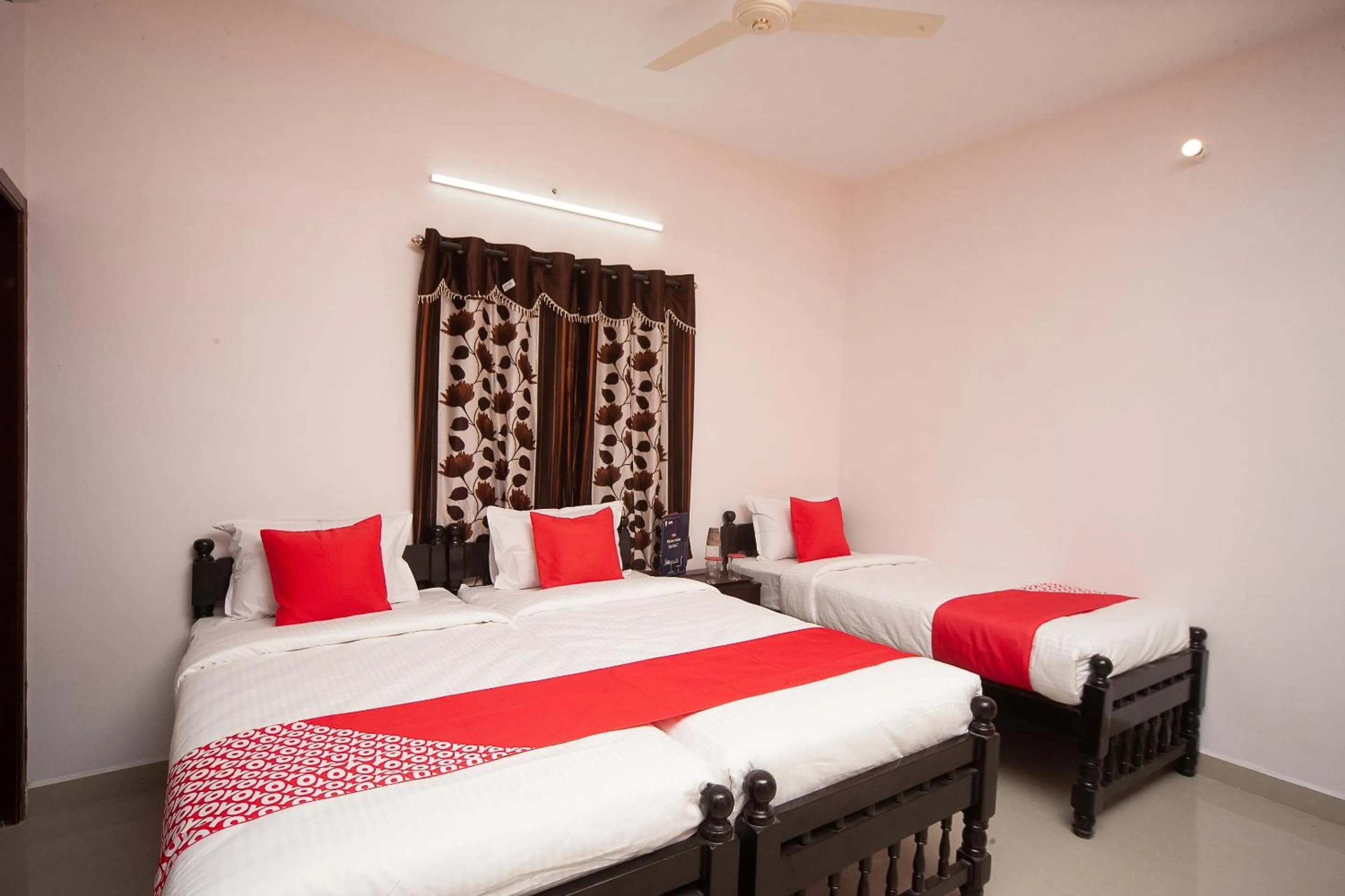 Bedroom, Bed in Hotel O Kiruba Castle