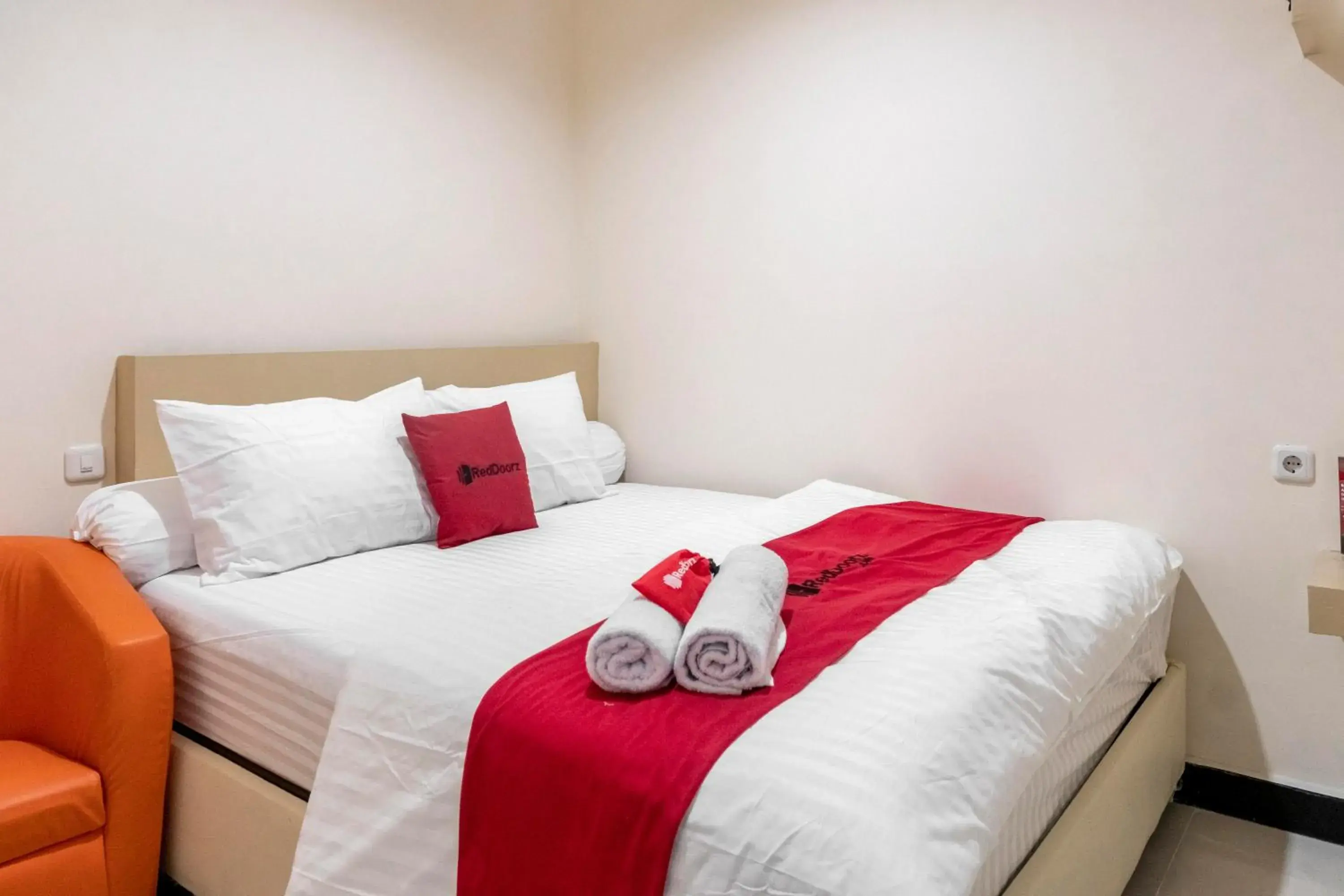 Bed in RedDoorz Plus near Millenium ICT Centre Medan 2 Bed in RedDoorz Plus near Millenium ICT Centre Medan 2