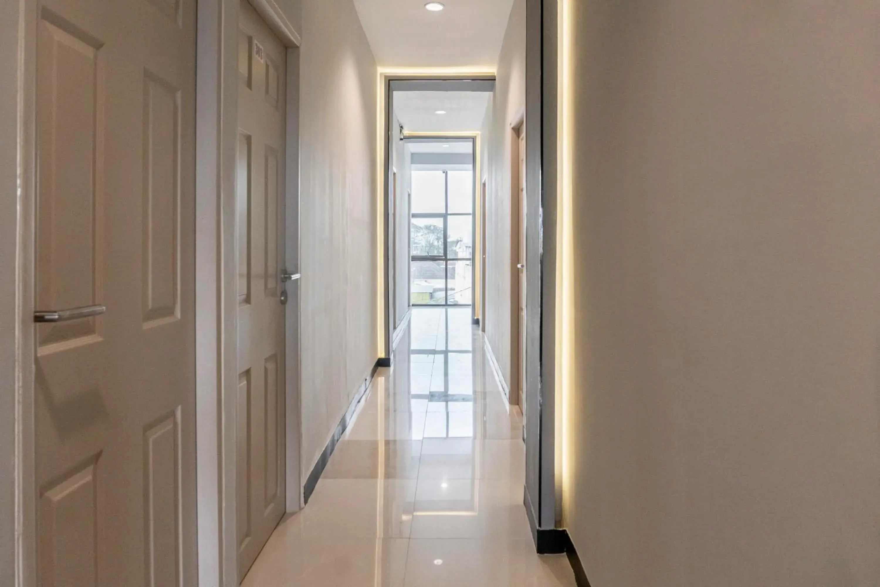 Facade/entrance in RedDoorz Plus near Millenium ICT Centre Medan 2 Facade/entrance in RedDoorz Plus near Millenium ICT Centre Medan 2