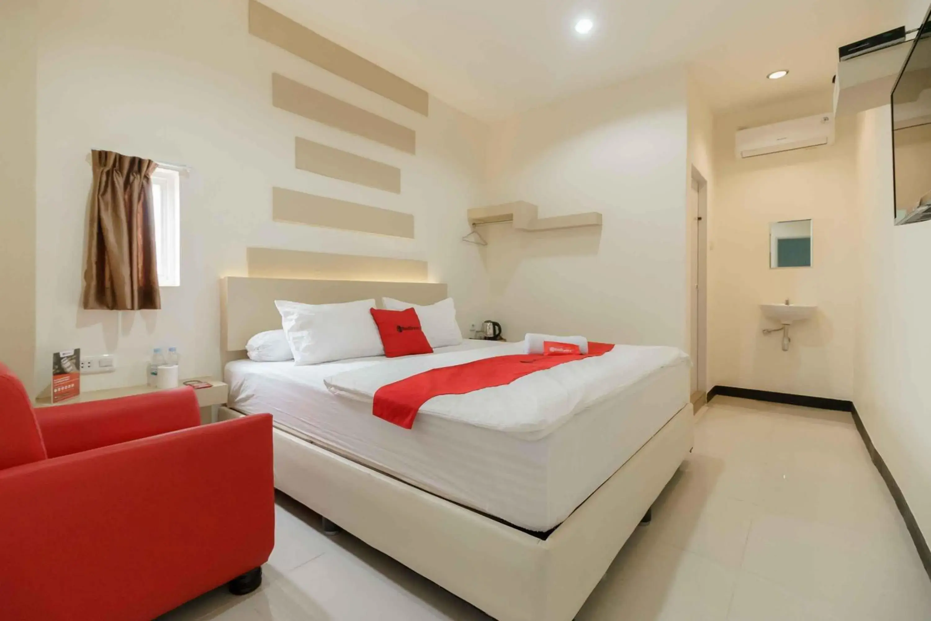 Bedroom, Bed in RedDoorz Plus near Millenium ICT Centre Medan 2 Bedroom, Bed in RedDoorz Plus near Millenium ICT Centre Medan 2