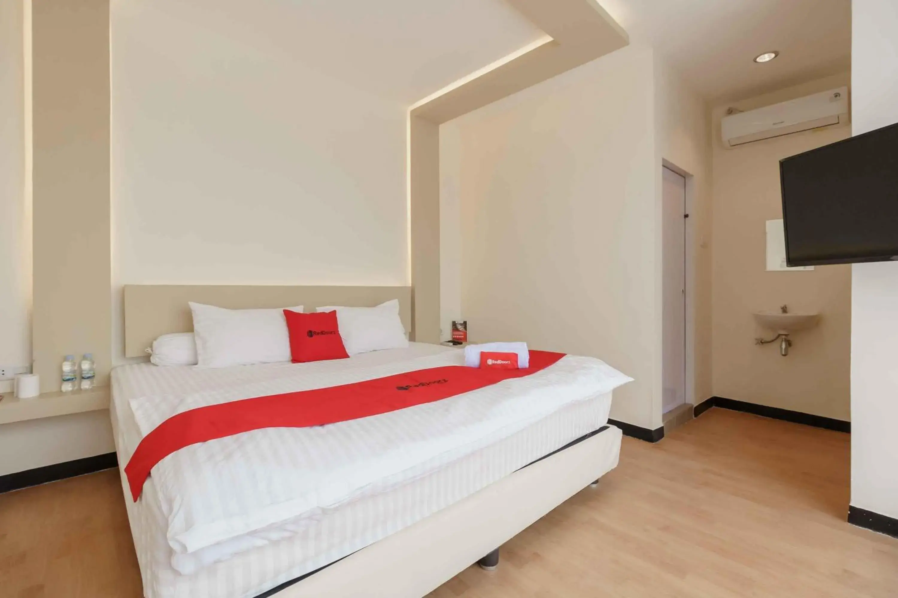 Bedroom, Bed in RedDoorz Plus near Millenium ICT Centre Medan 2 Bedroom, Bed in RedDoorz Plus near Millenium ICT Centre Medan 2