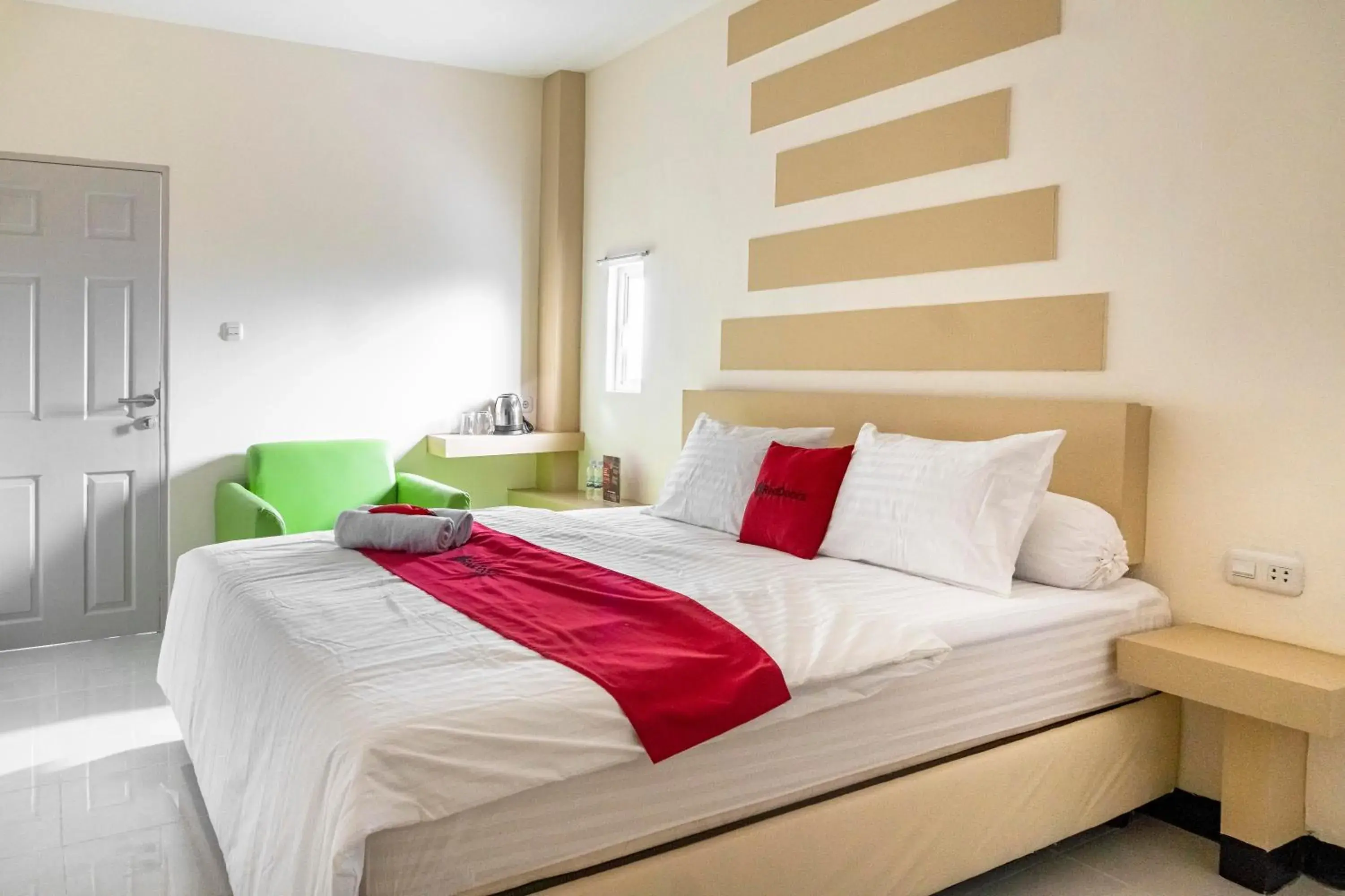 Bed in RedDoorz Plus near Millenium ICT Centre Medan 2 Bed in RedDoorz Plus near Millenium ICT Centre Medan 2