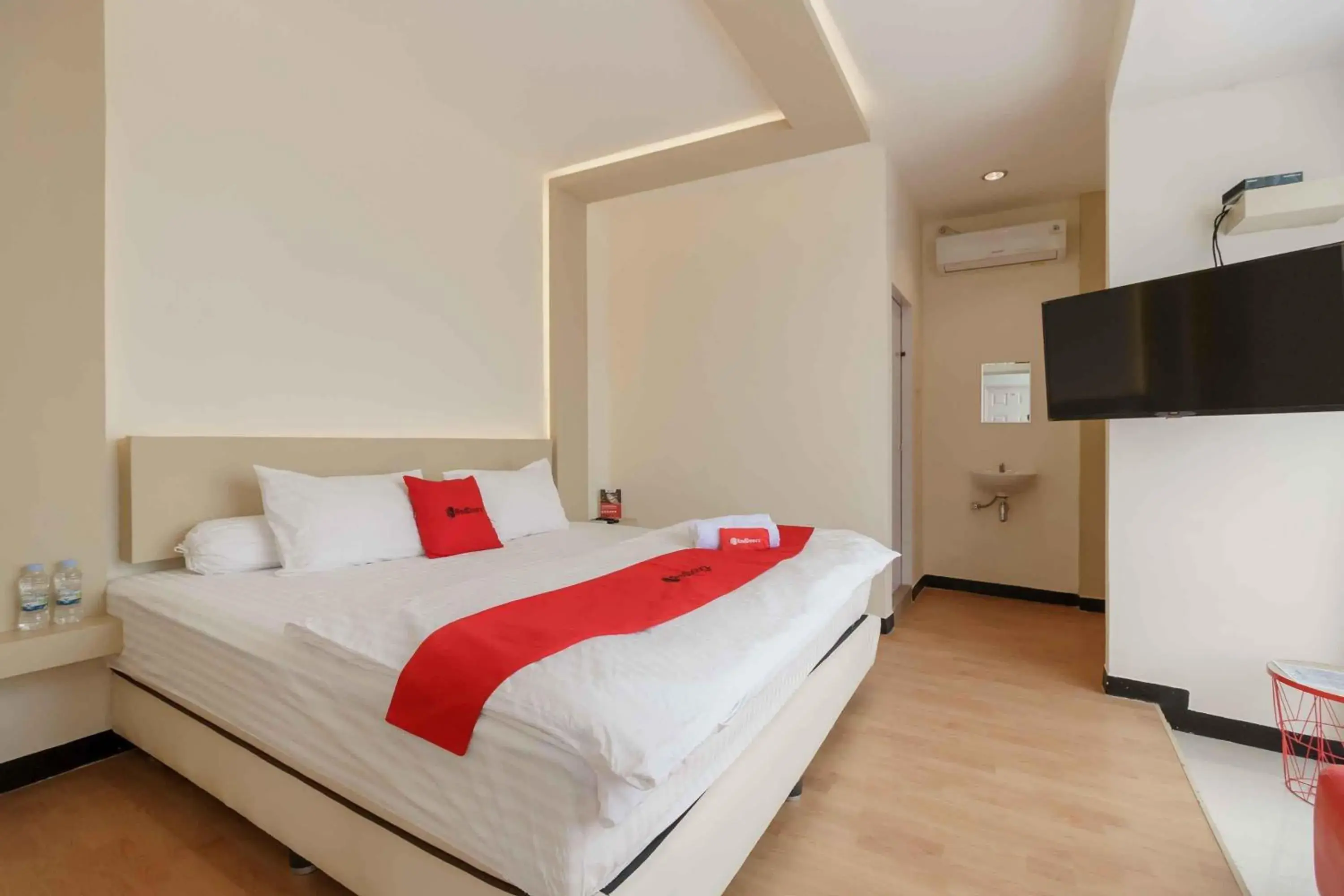 Bedroom, Bed in RedDoorz Plus near Millenium ICT Centre Medan 2 Bedroom, Bed in RedDoorz Plus near Millenium ICT Centre Medan 2