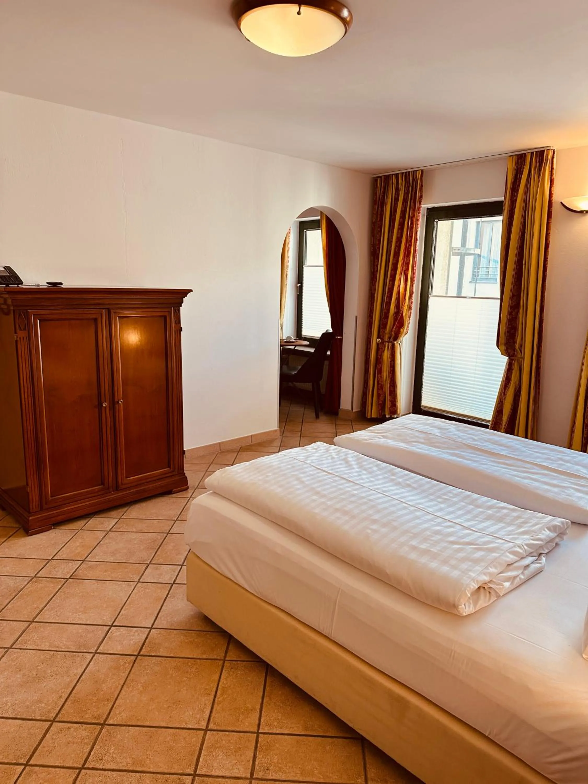 Photo of the whole room, Bed in Hotel am Luisenplatz