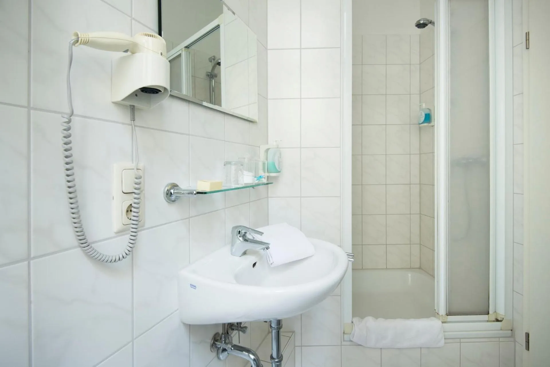 Shower in Hotel am Luisenplatz