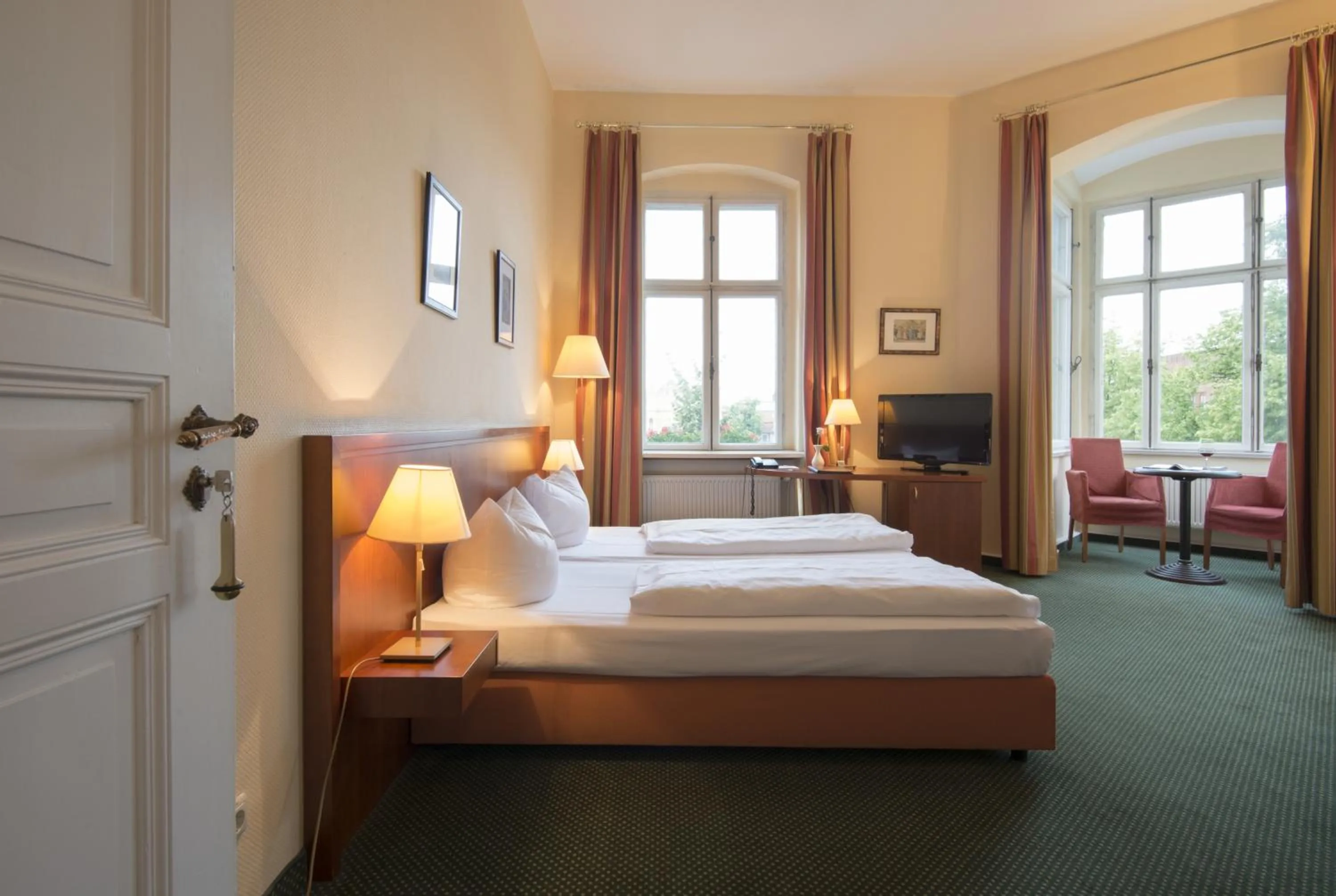 Photo of the whole room, Bed in Hotel am Luisenplatz