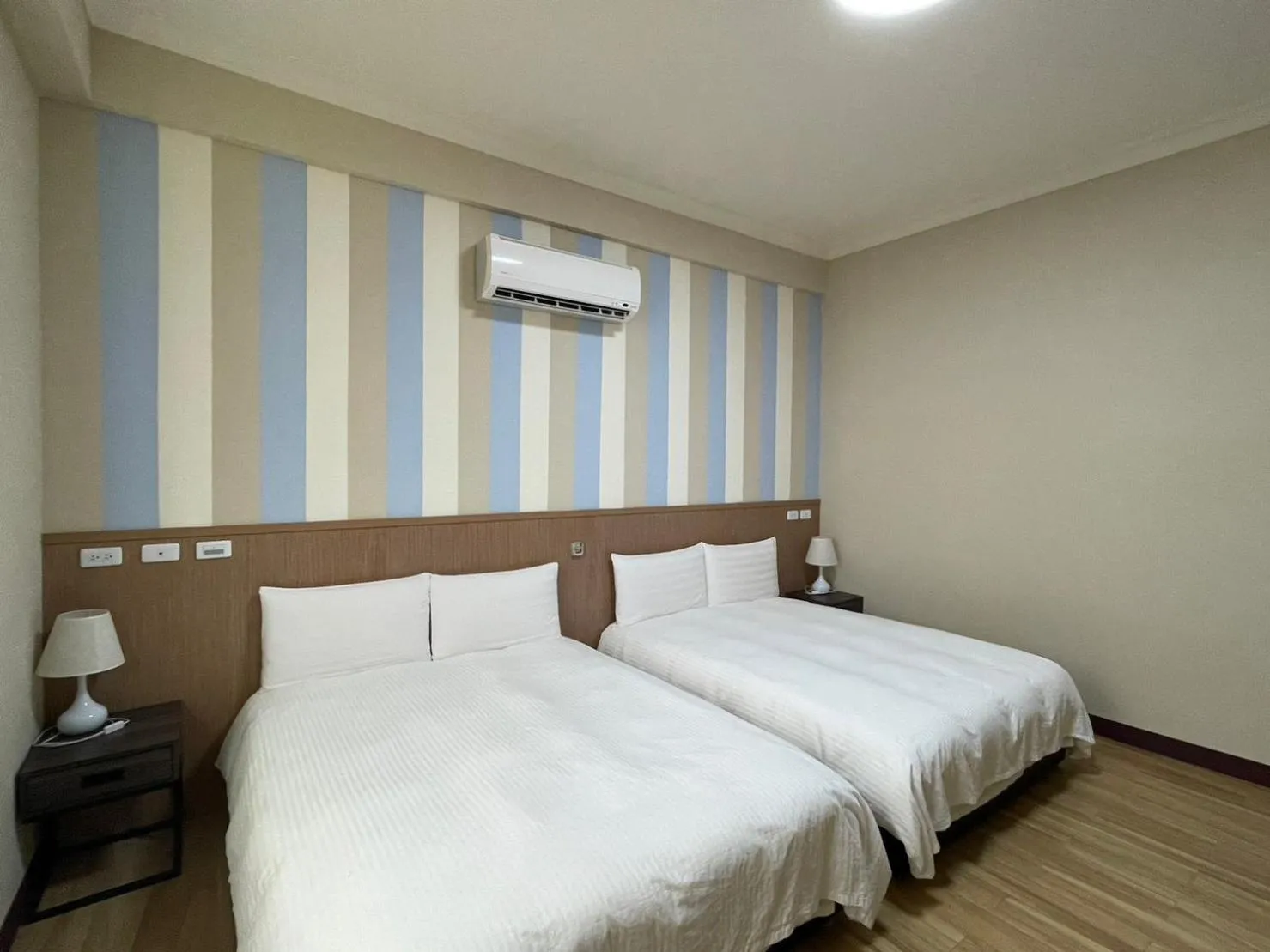 Photo of the whole room, Bed in Loju sunrise inn