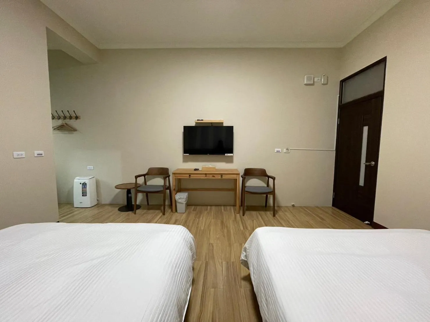 Photo of the whole room, Bed in Loju sunrise inn