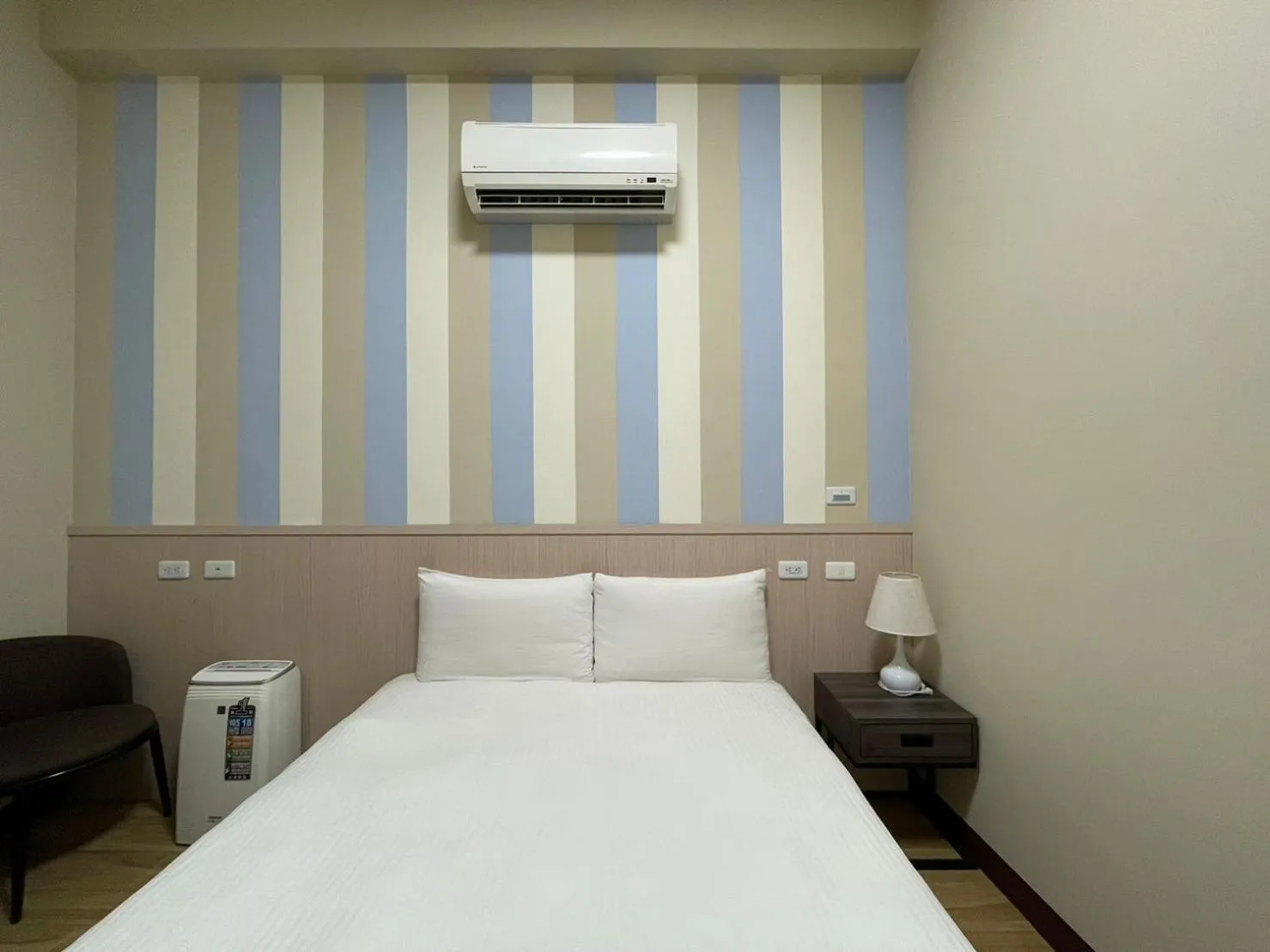 Photo of the whole room, Bed in Loju sunrise inn