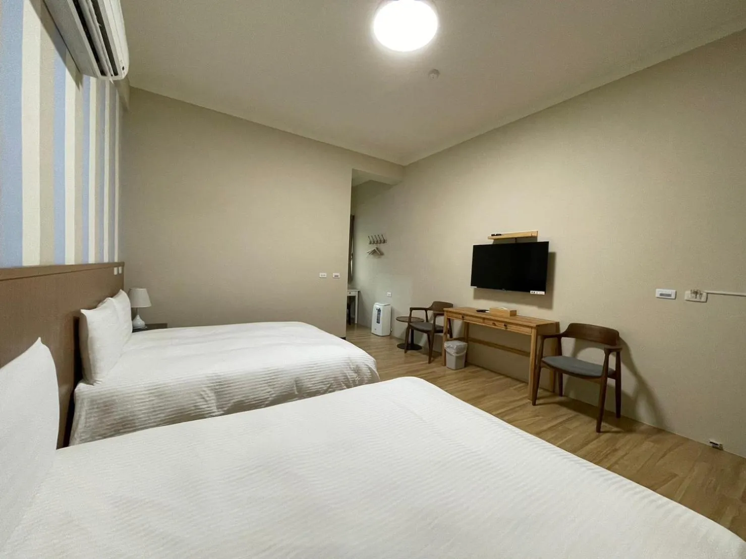 Photo of the whole room, Bed in Loju sunrise inn