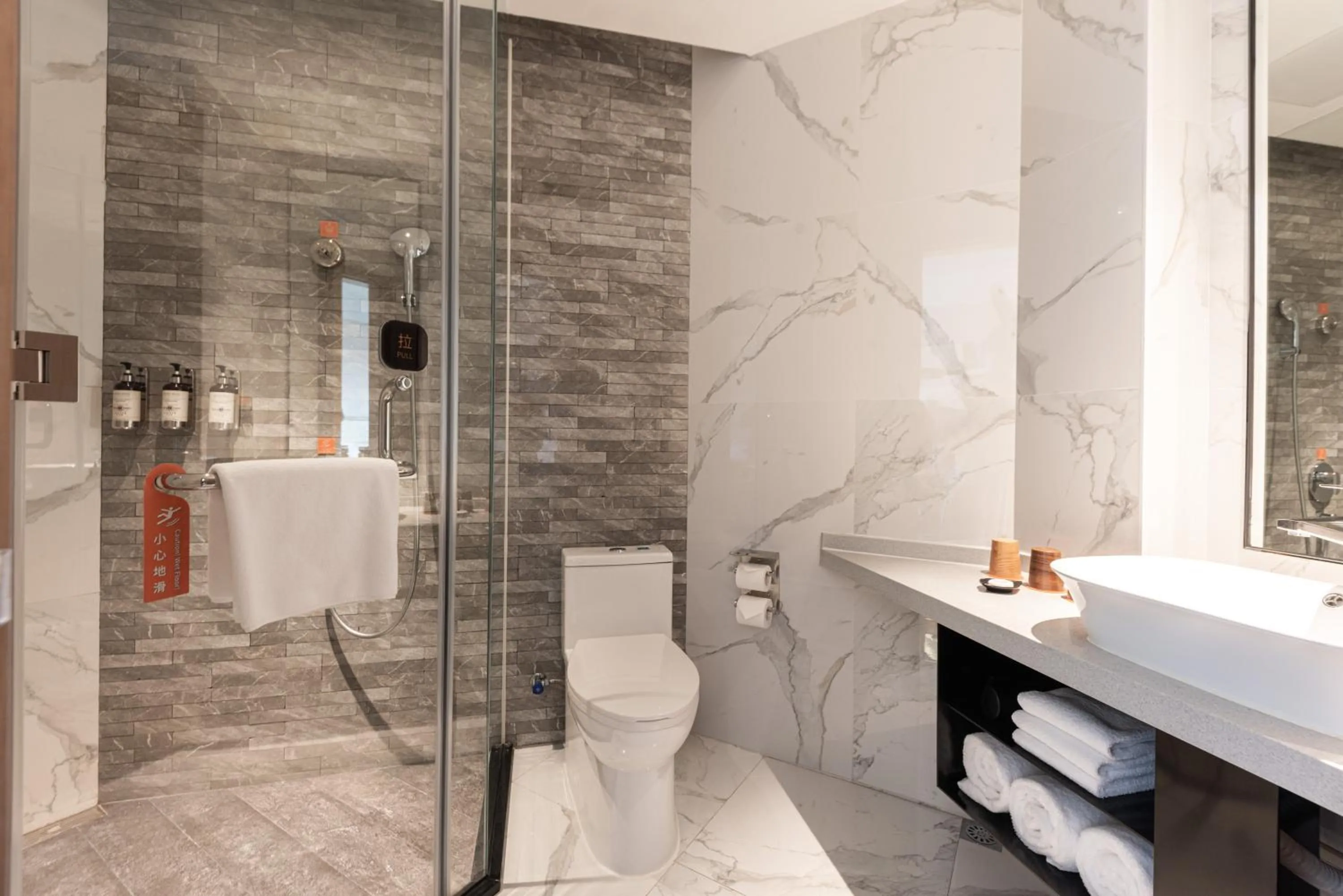 Toilet in Xence hotel near Xiamen Airport & SM Mall