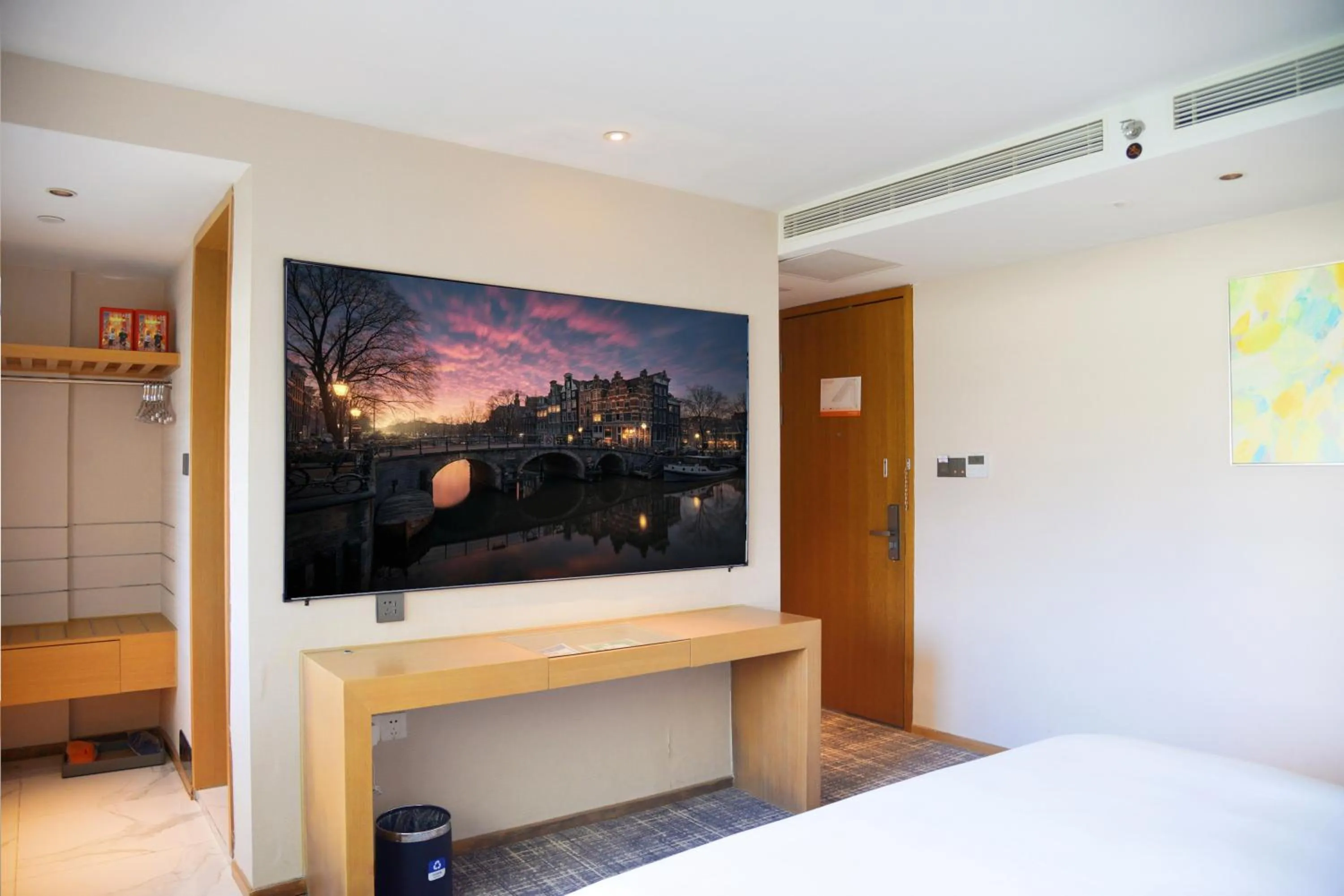 TV and multimedia, Bed in Xence hotel near Xiamen Airport & SM Mall
