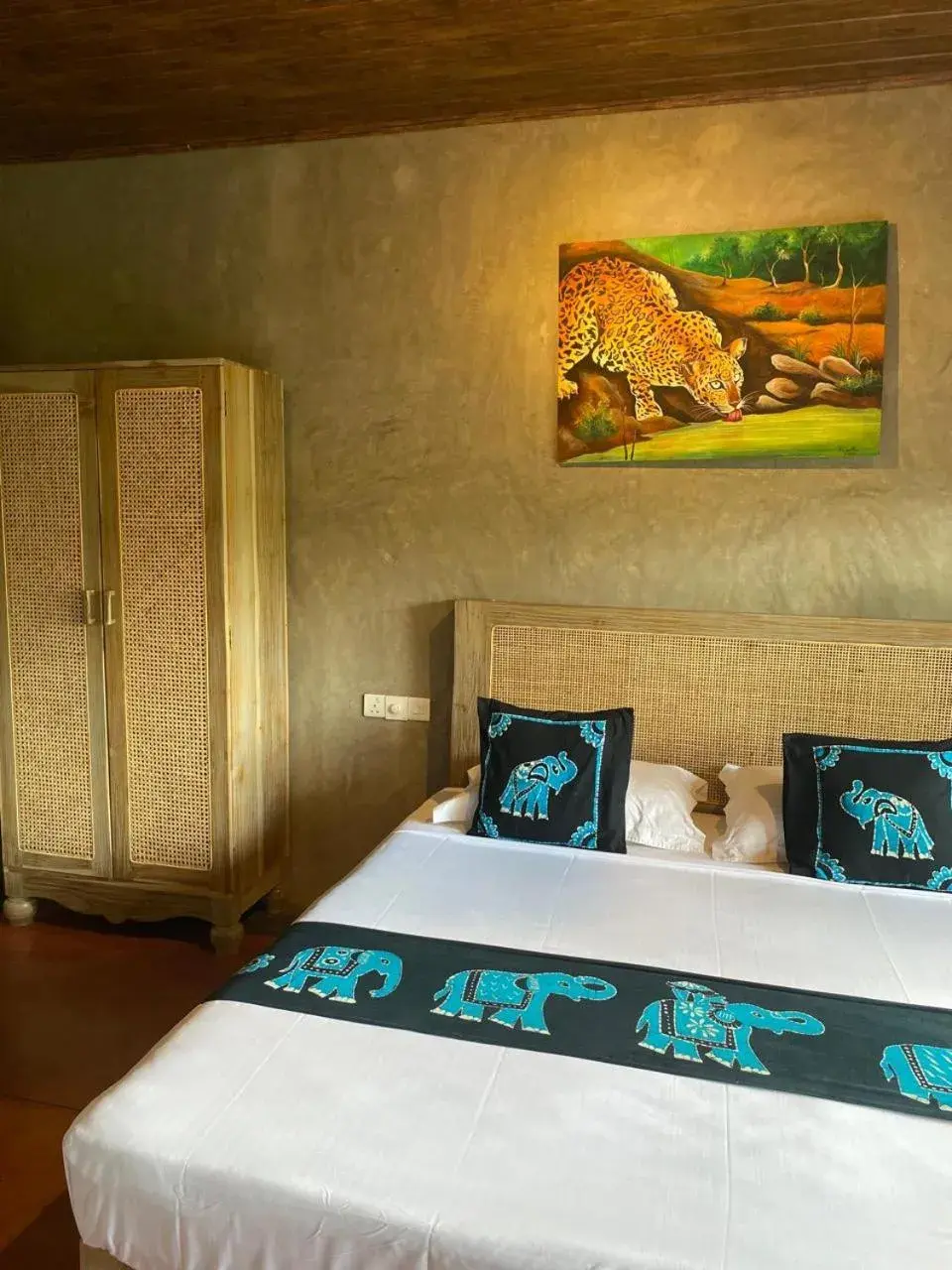 Deluxe Double Room with Canal View in Negombo Boutique Villa Deluxe Double Room with Canal View in Negombo Boutique Villa