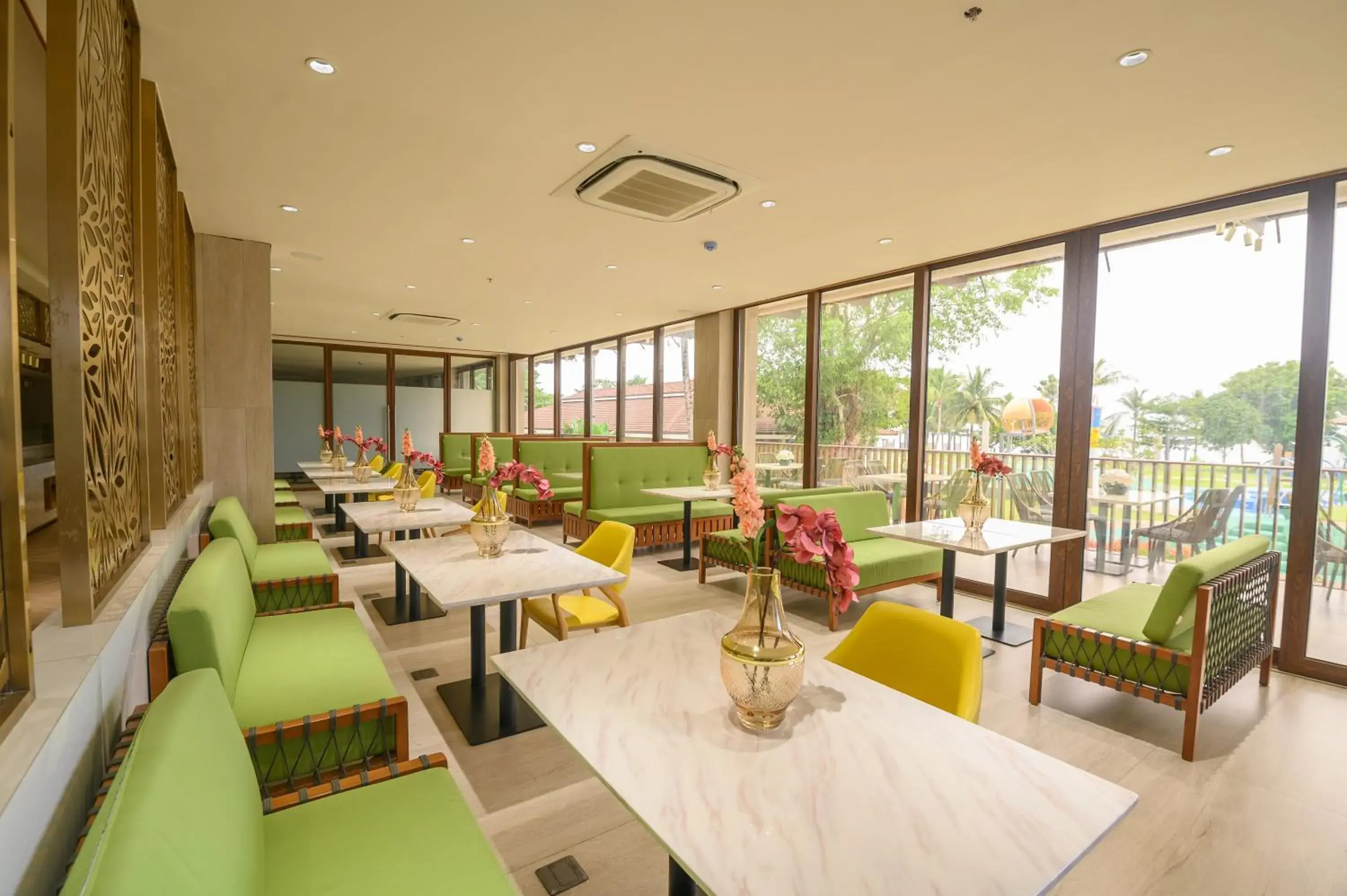 Restaurant/places to eat in Nouveau Resort Restaurant/places to eat in Nouveau Resort