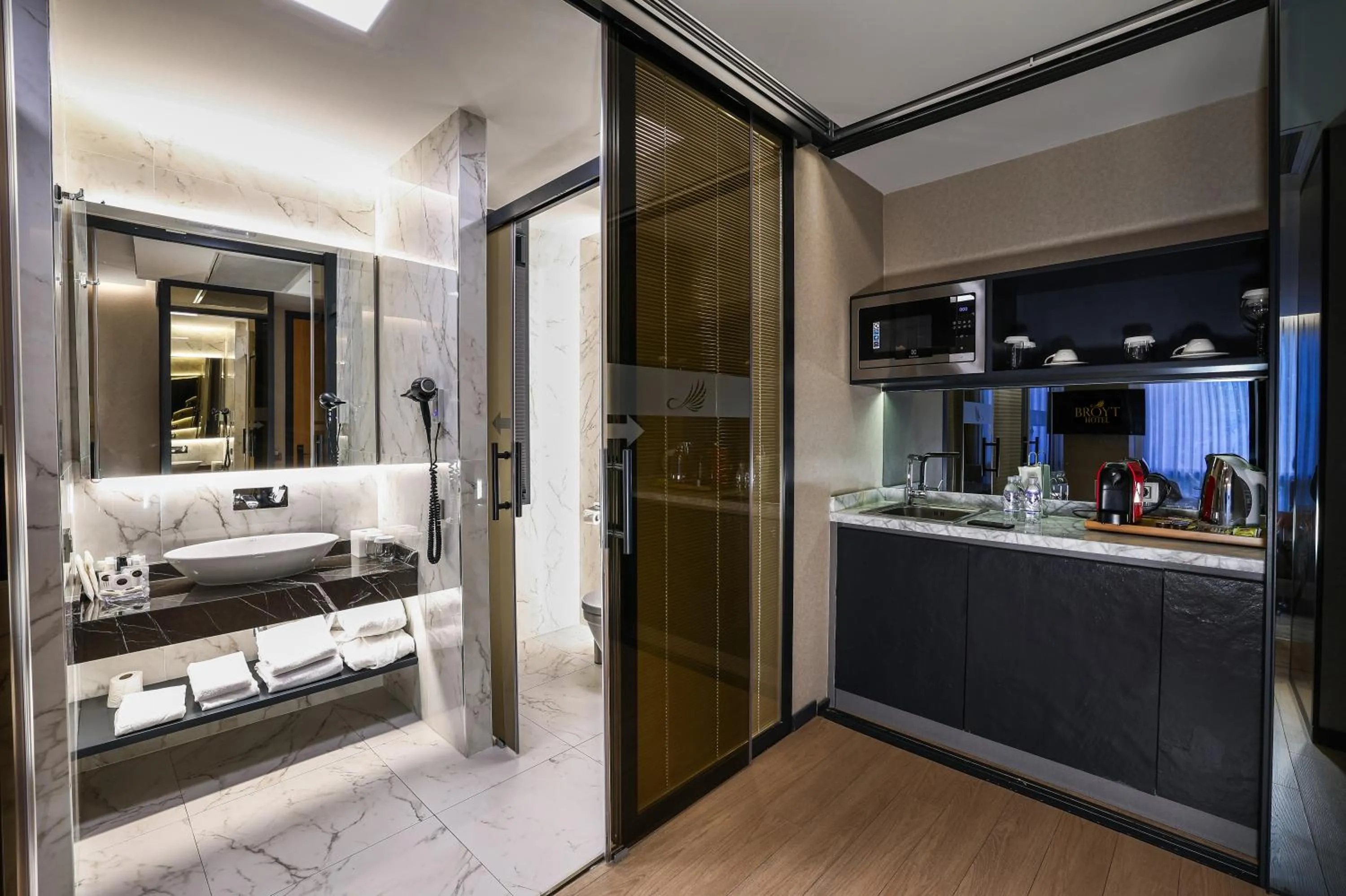 Shower in Broyt Hotel