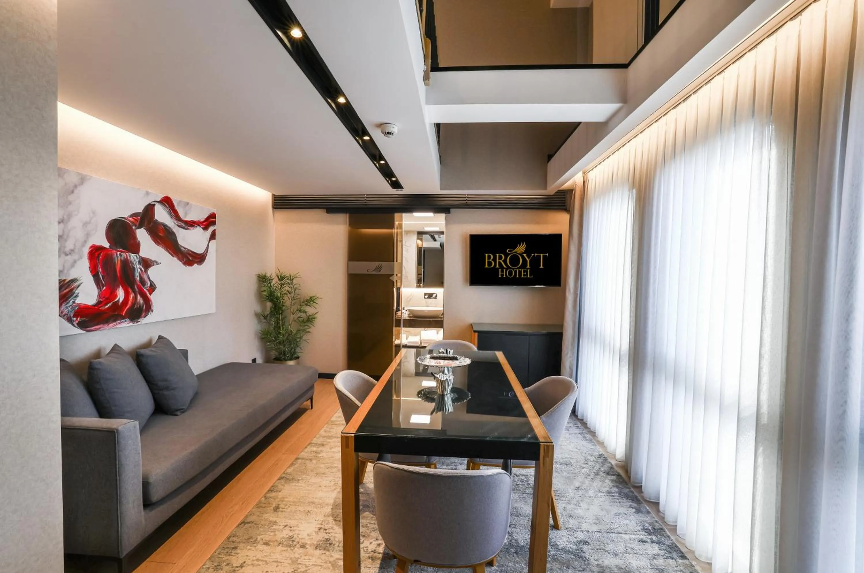 TV and multimedia in Broyt Hotel