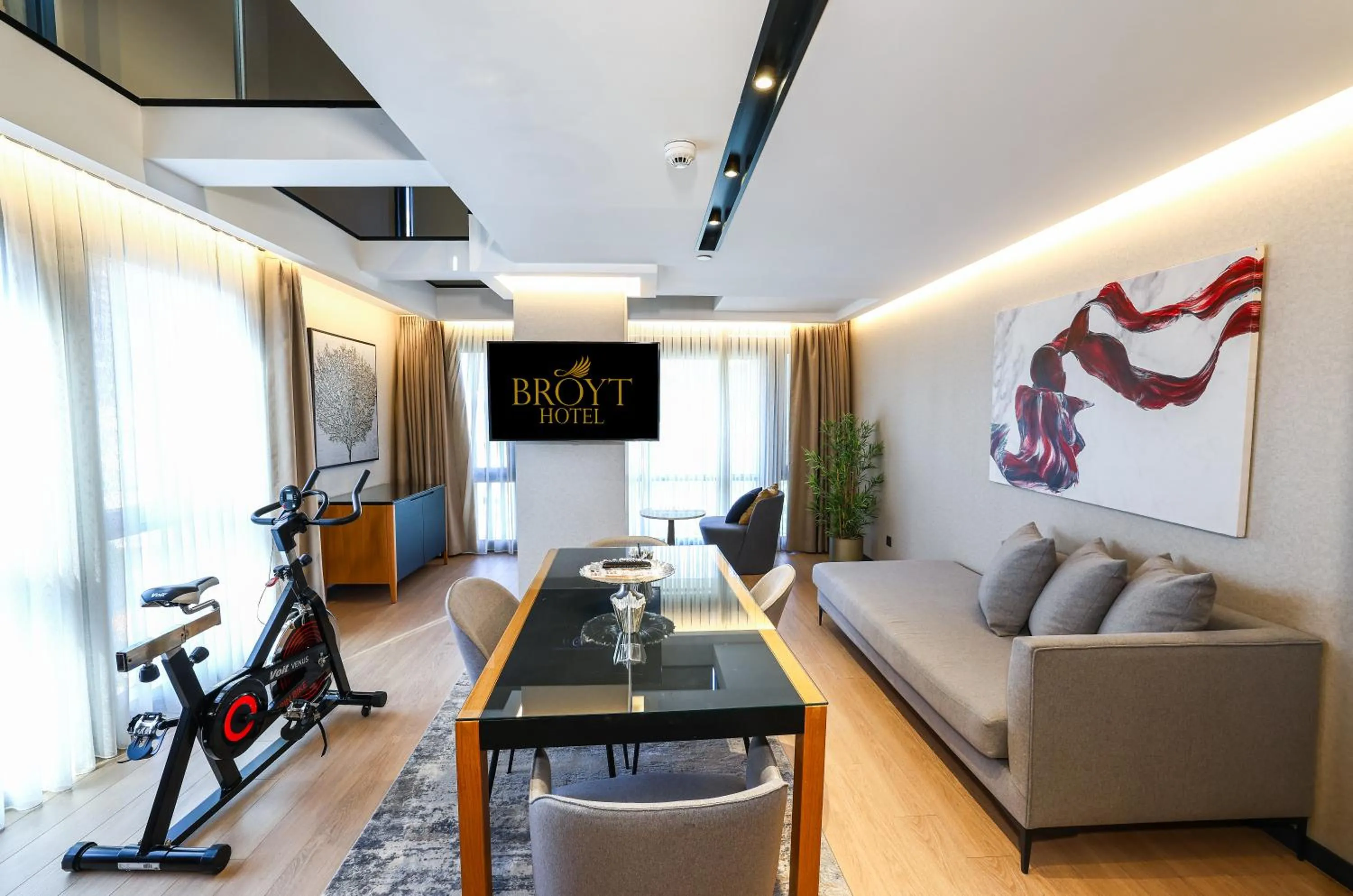 Communal lounge/ TV room in Broyt Hotel