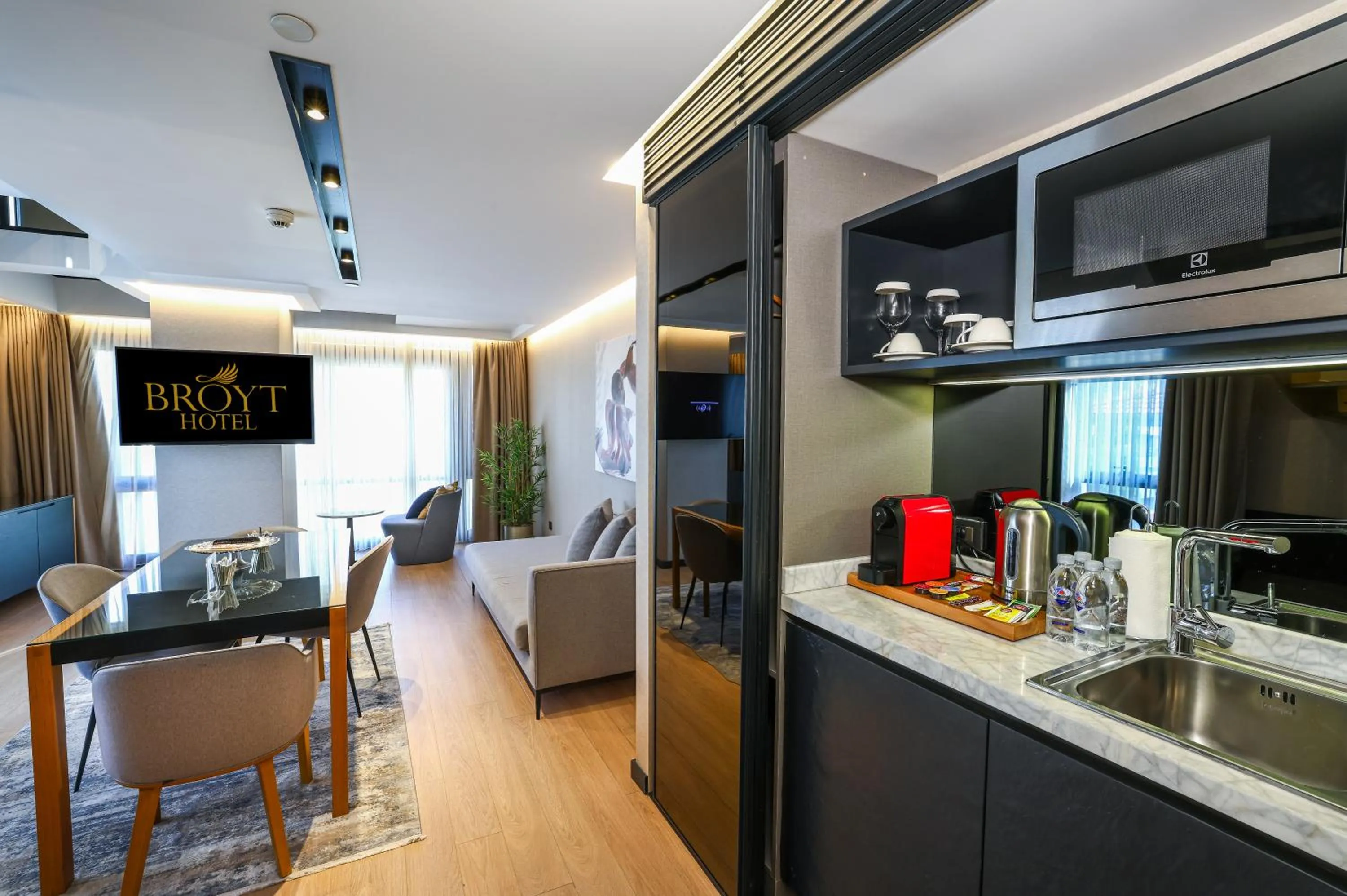 TV and multimedia in Broyt Hotel