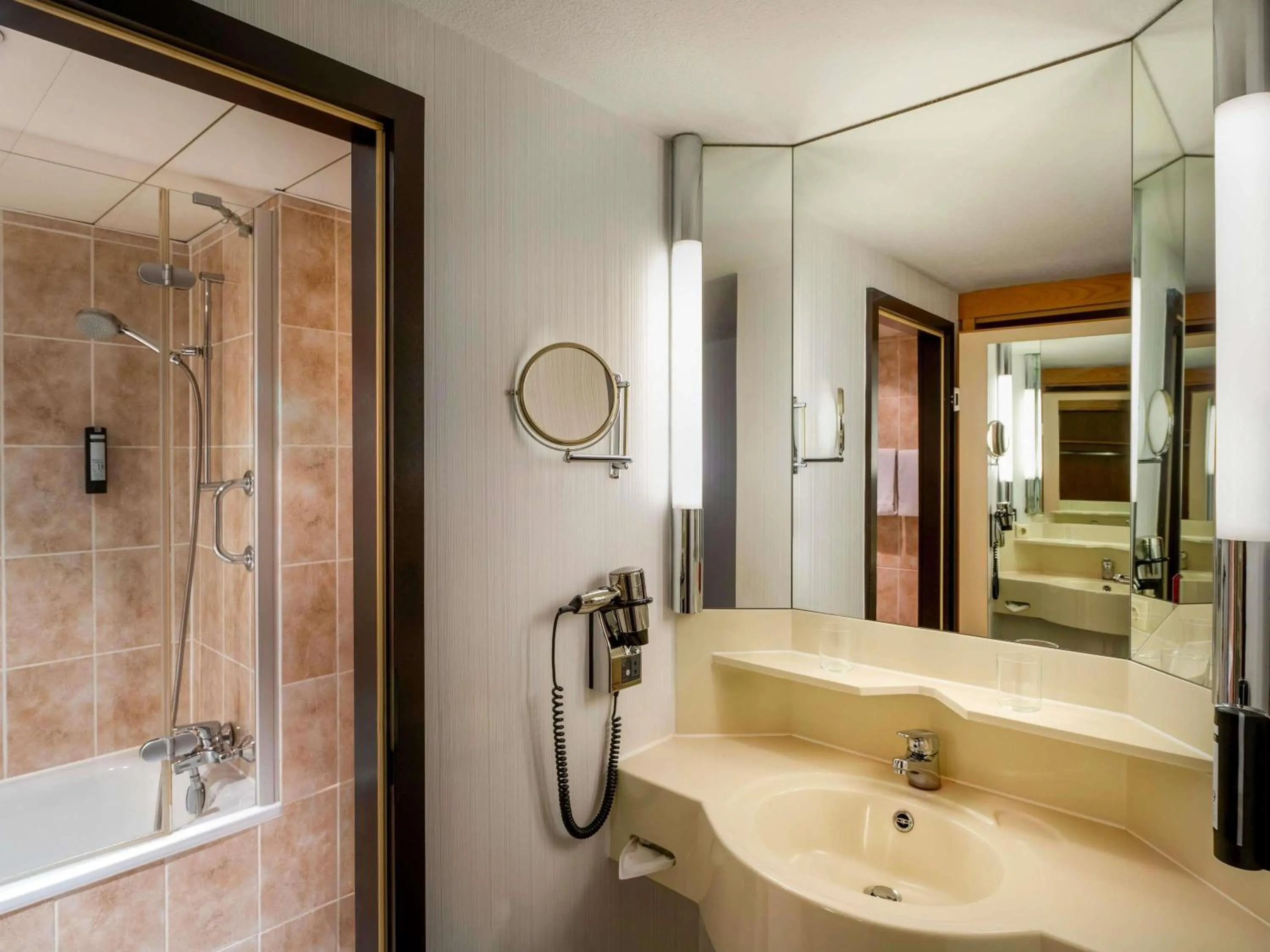 Bedroom in Mövenpick Hotel Nürnberg Airport