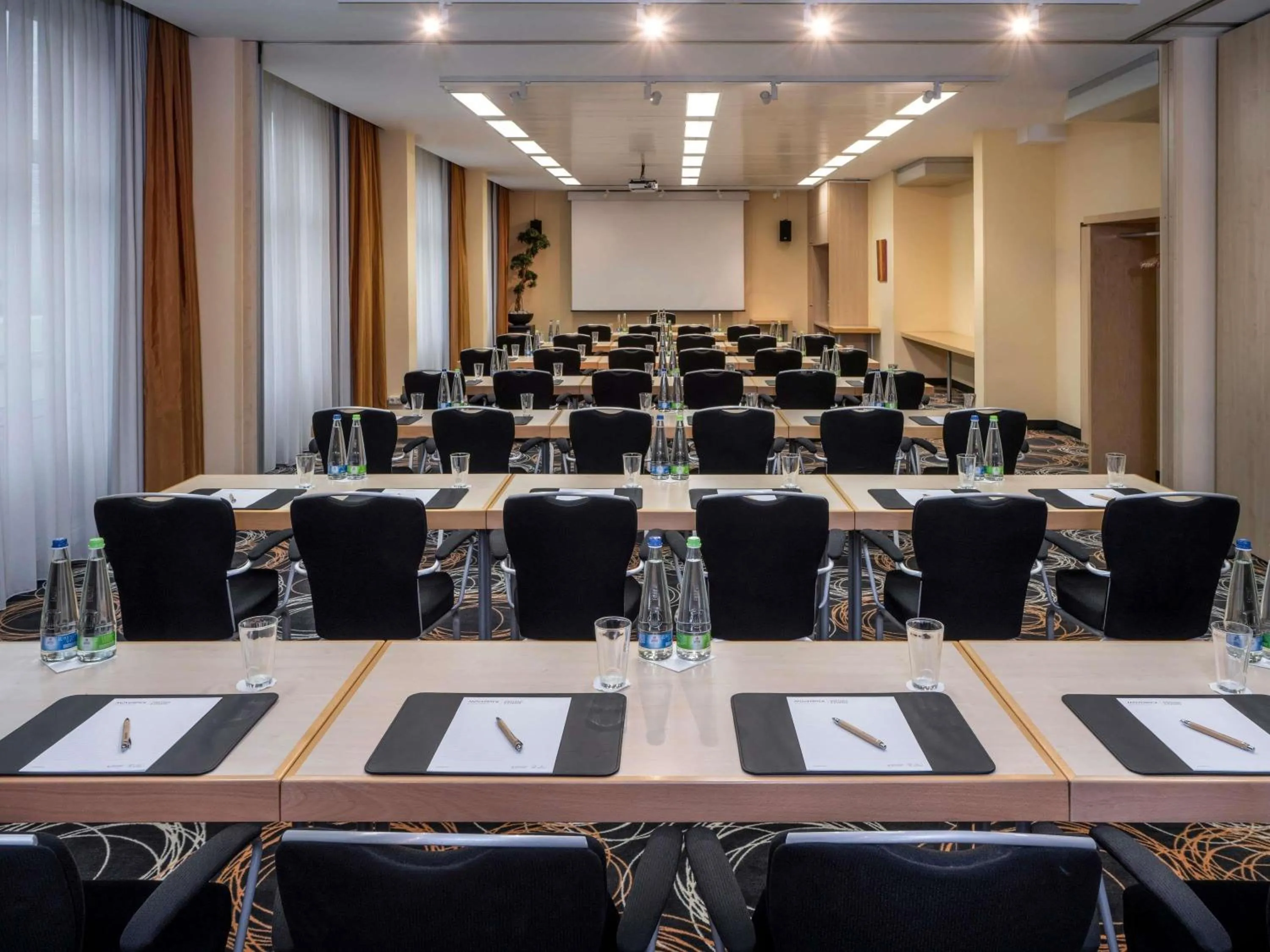 Meeting/conference room in Mövenpick Hotel Nürnberg Airport
