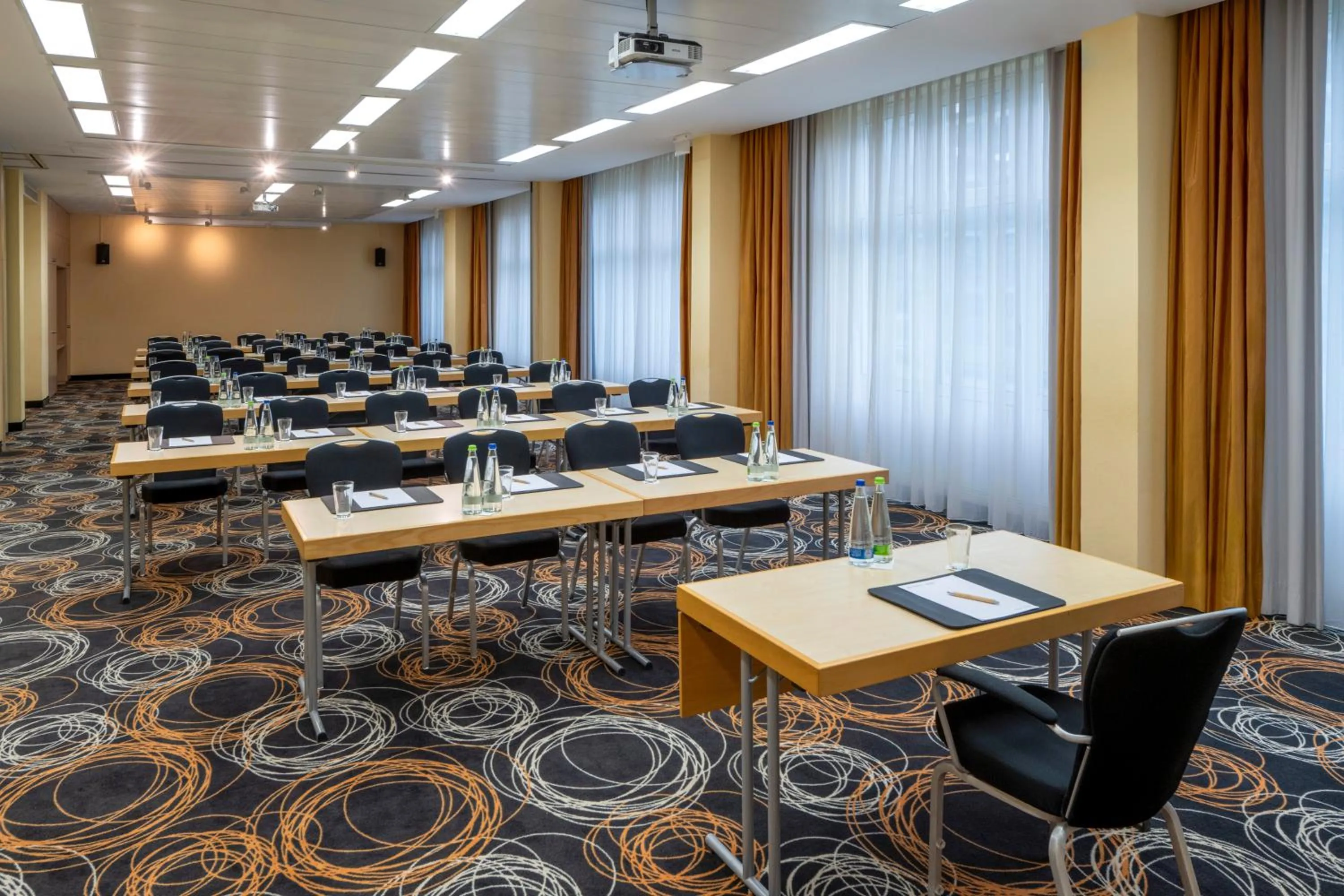 Meeting/conference room in Mövenpick Hotel Nürnberg Airport