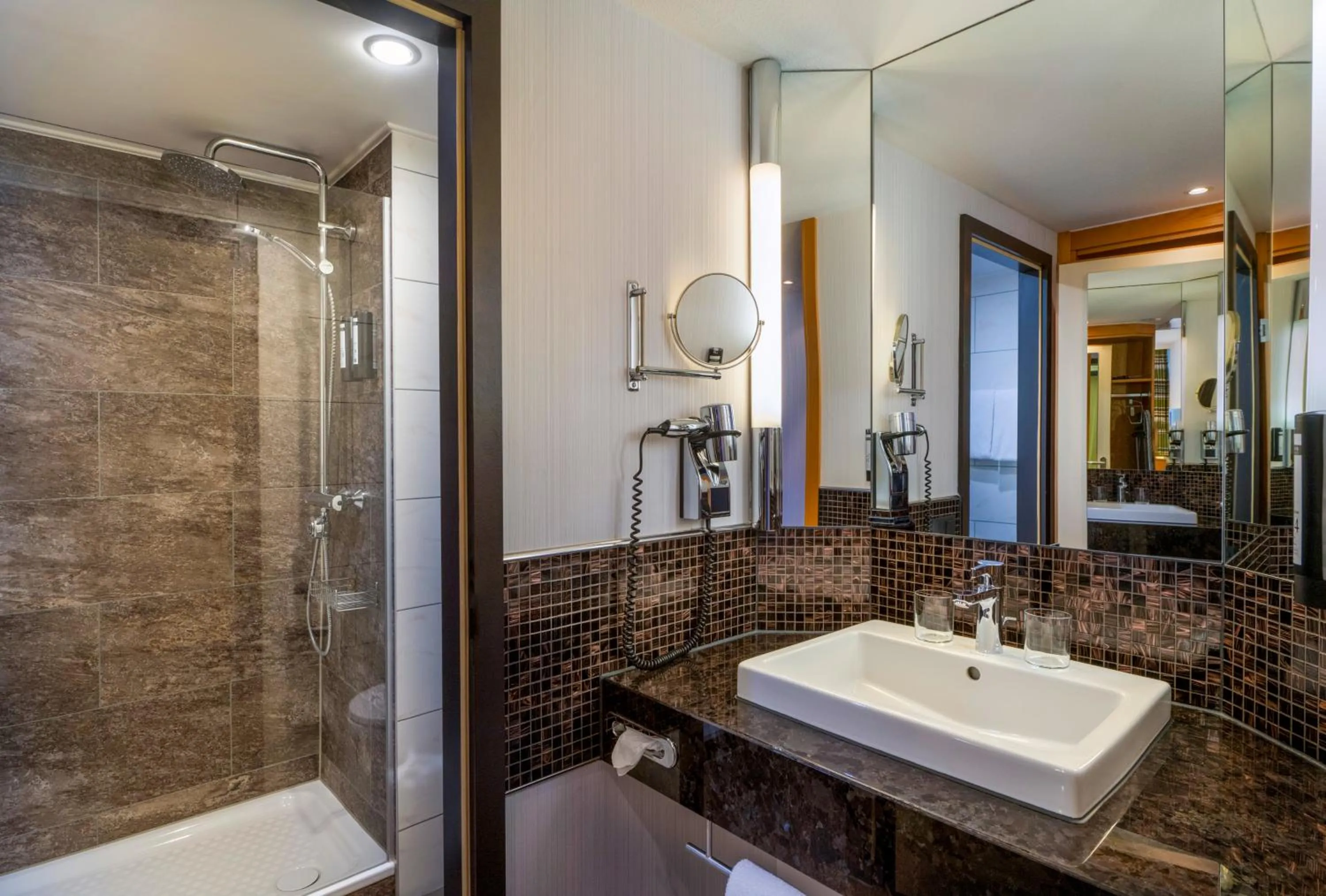 Shower in Mövenpick Hotel Nürnberg Airport