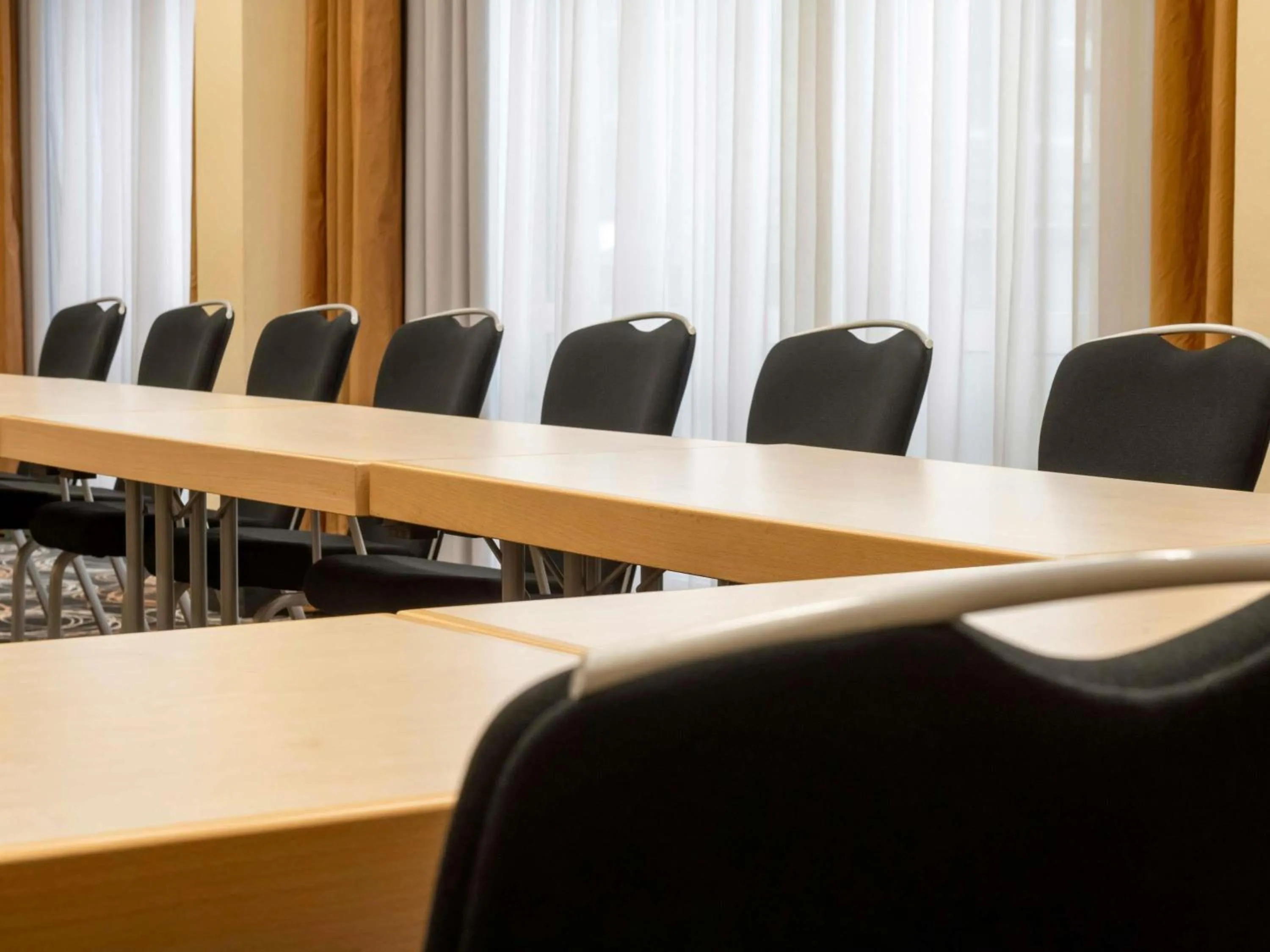 Meeting/conference room in Mövenpick Hotel Nürnberg Airport