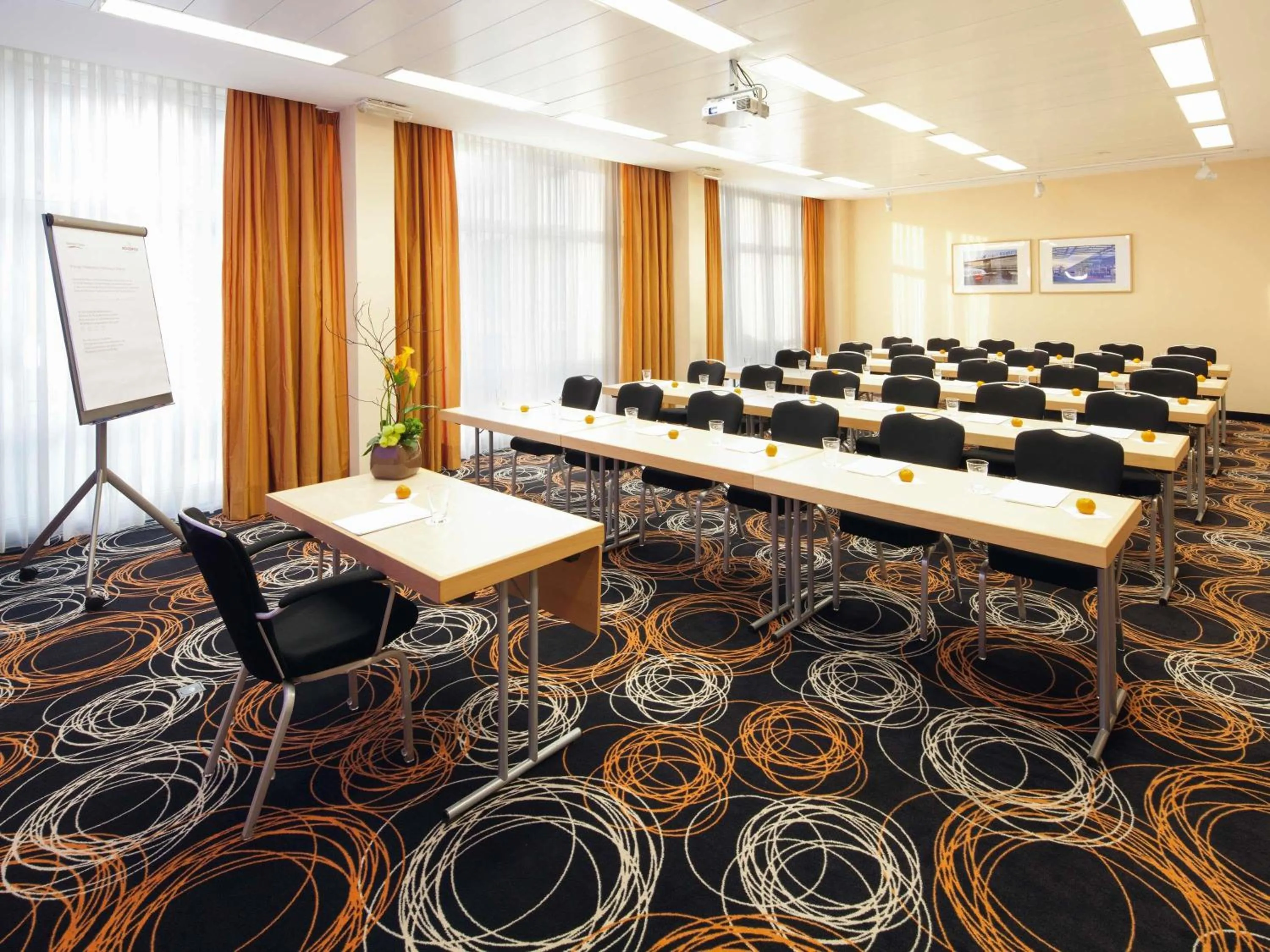 Meeting/conference room in Mövenpick Hotel Nürnberg Airport