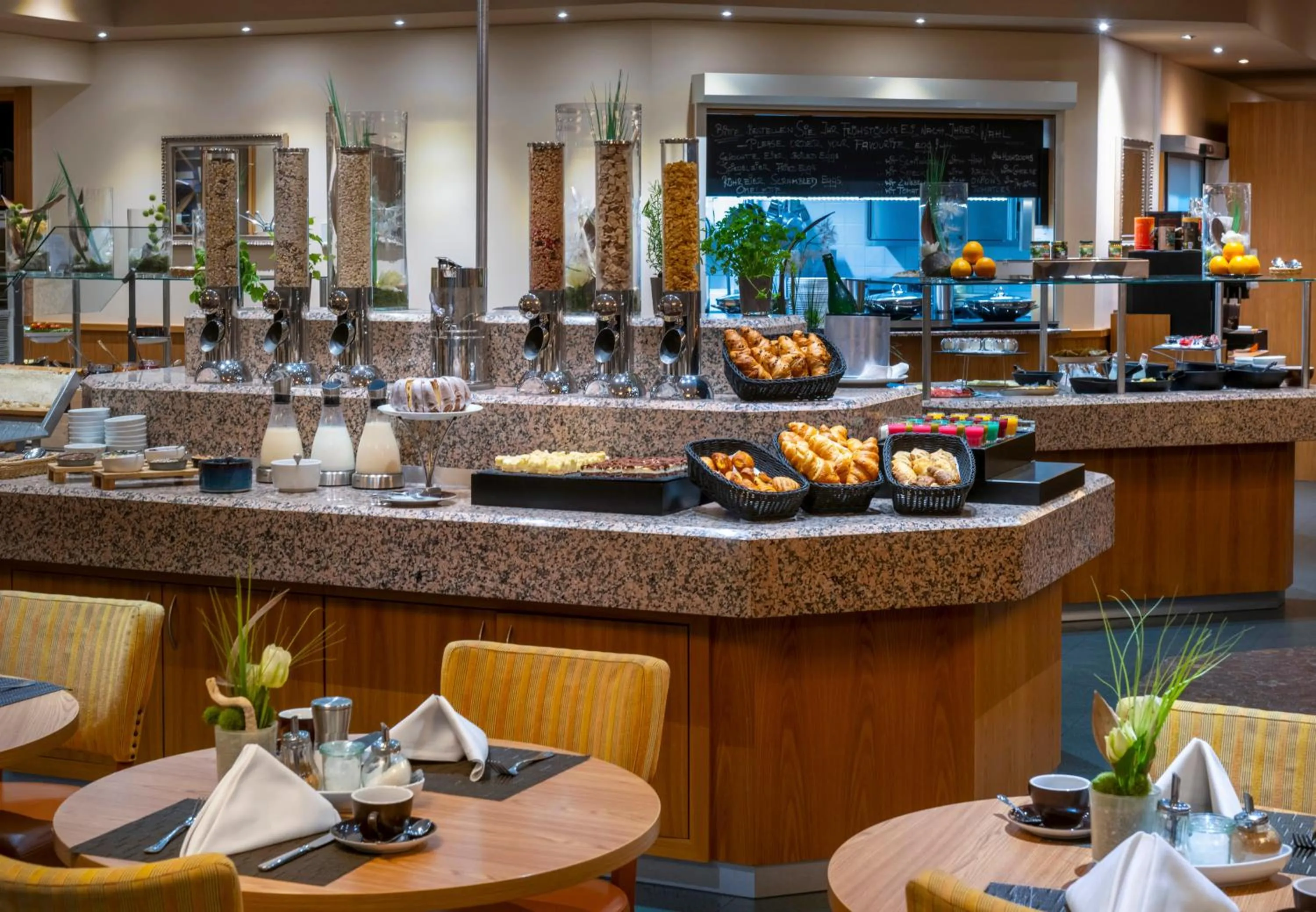 Restaurant/places to eat in Mövenpick Hotel Nürnberg Airport