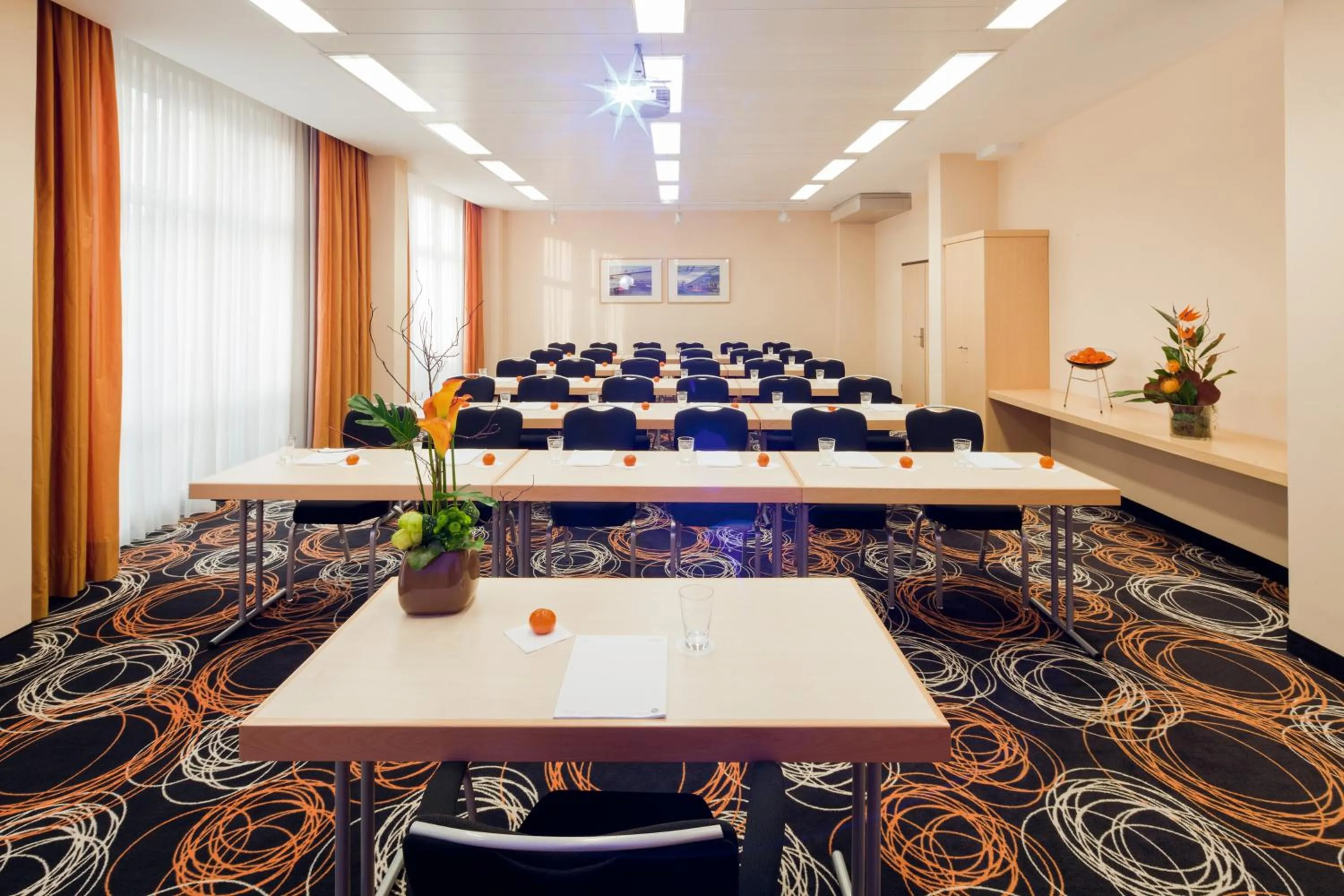 Meeting/conference room in Mövenpick Hotel Nürnberg Airport