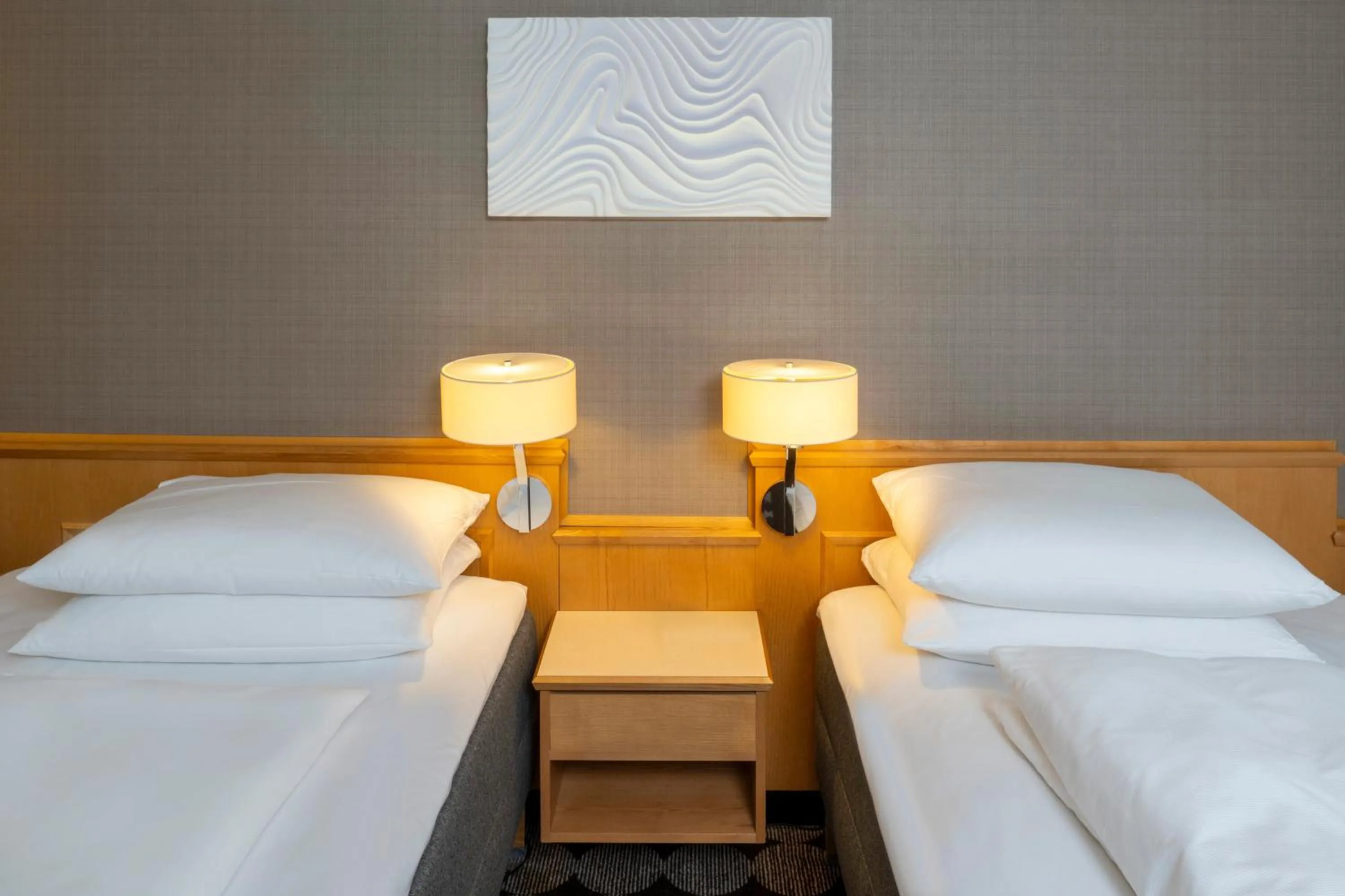 Photo of the whole room, Bed in Mövenpick Hotel Nürnberg Airport