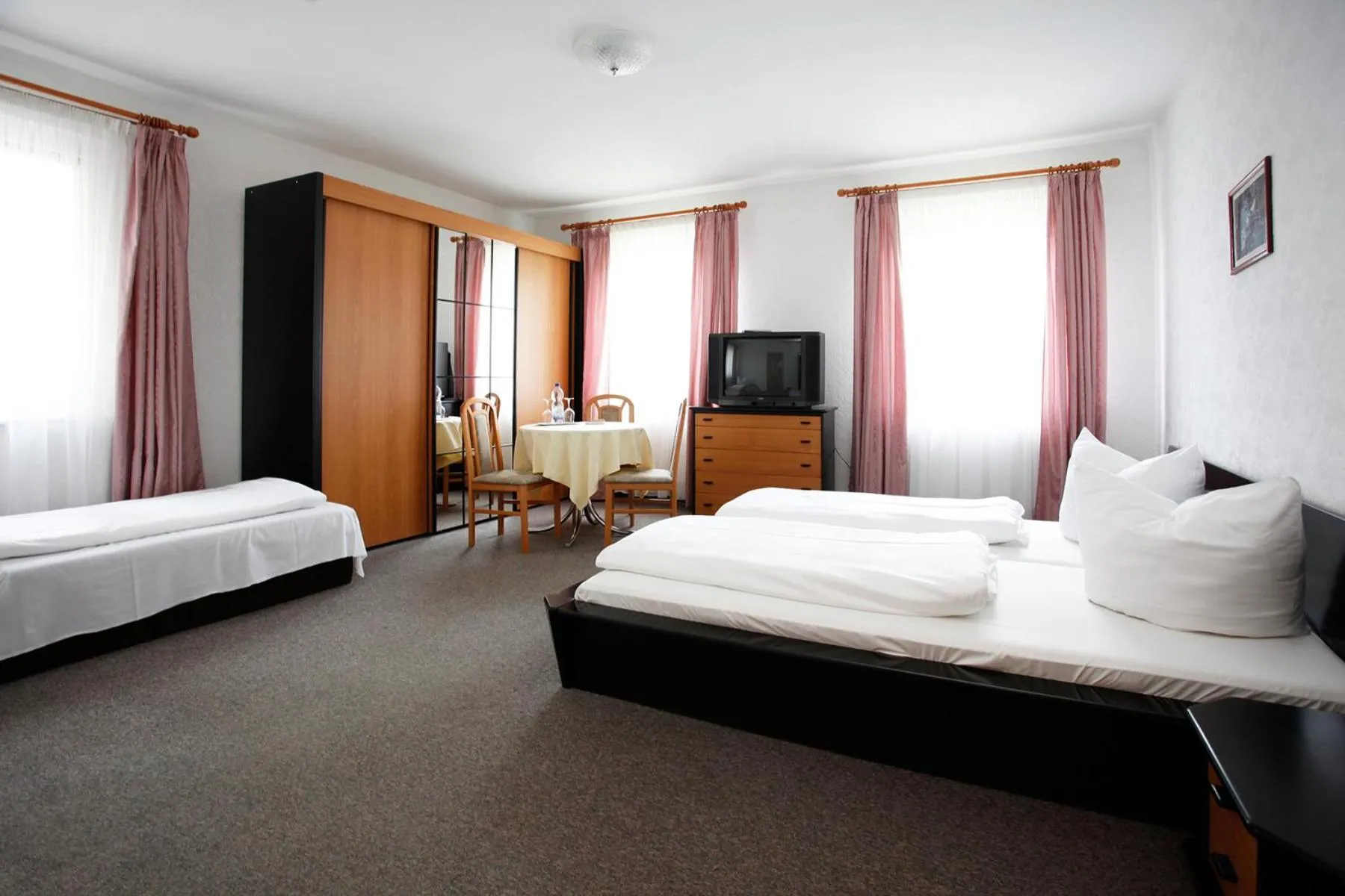 Bedroom, Bed in Hotel Heidenschanze