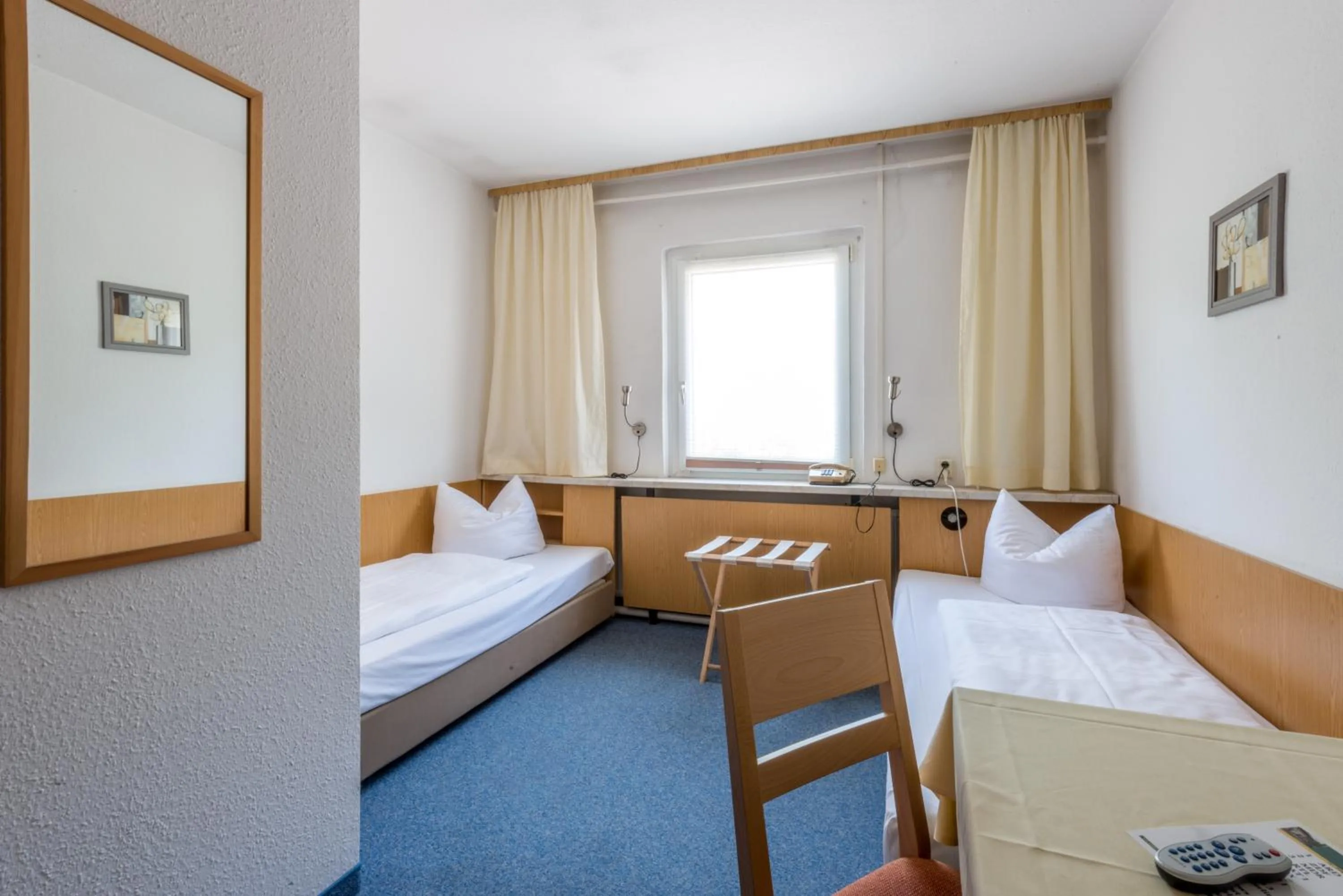 Living room, Bed in Hotel Heidenschanze