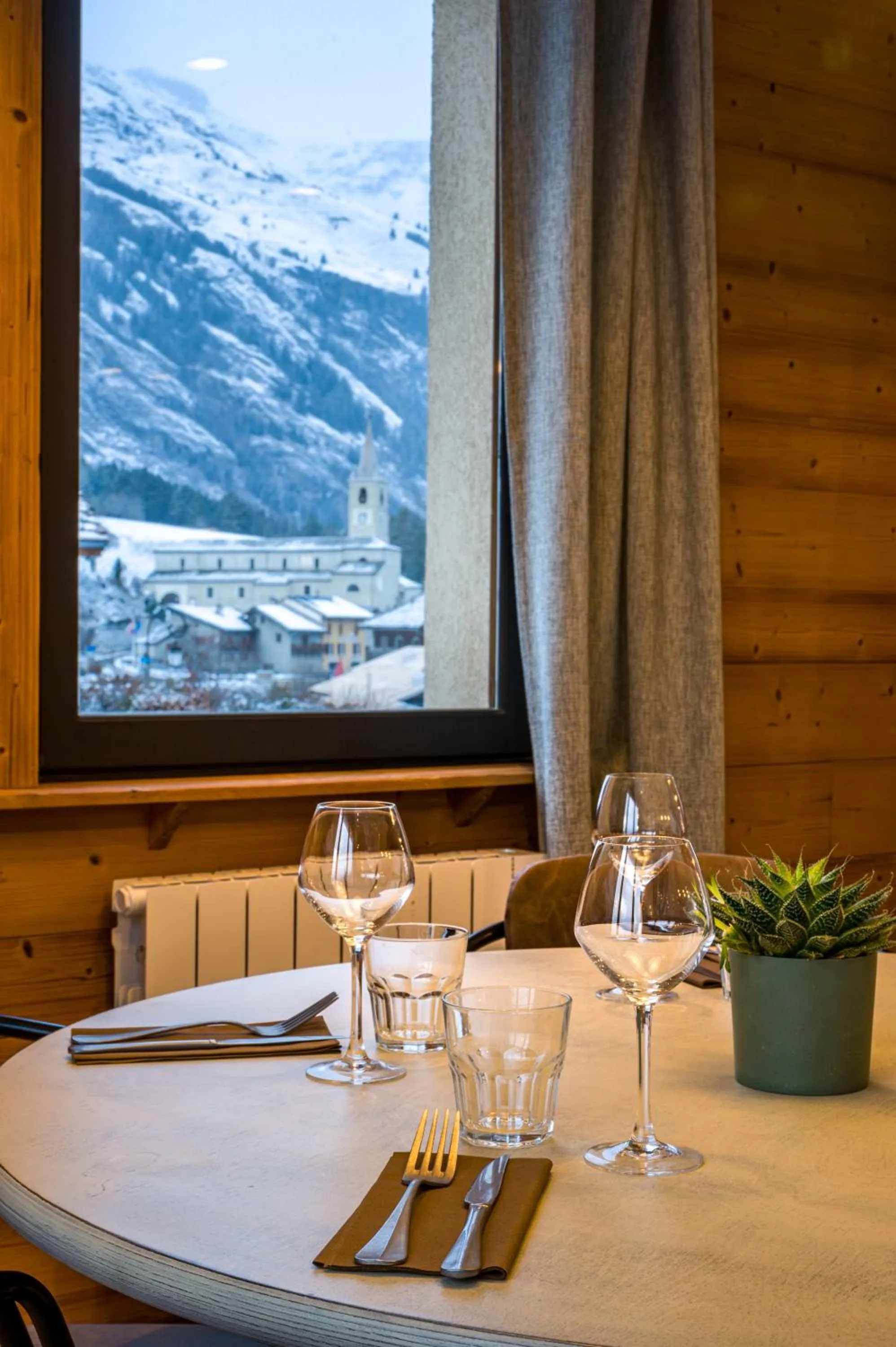 Restaurant/places to eat in L'Outa Hotel Restaurant