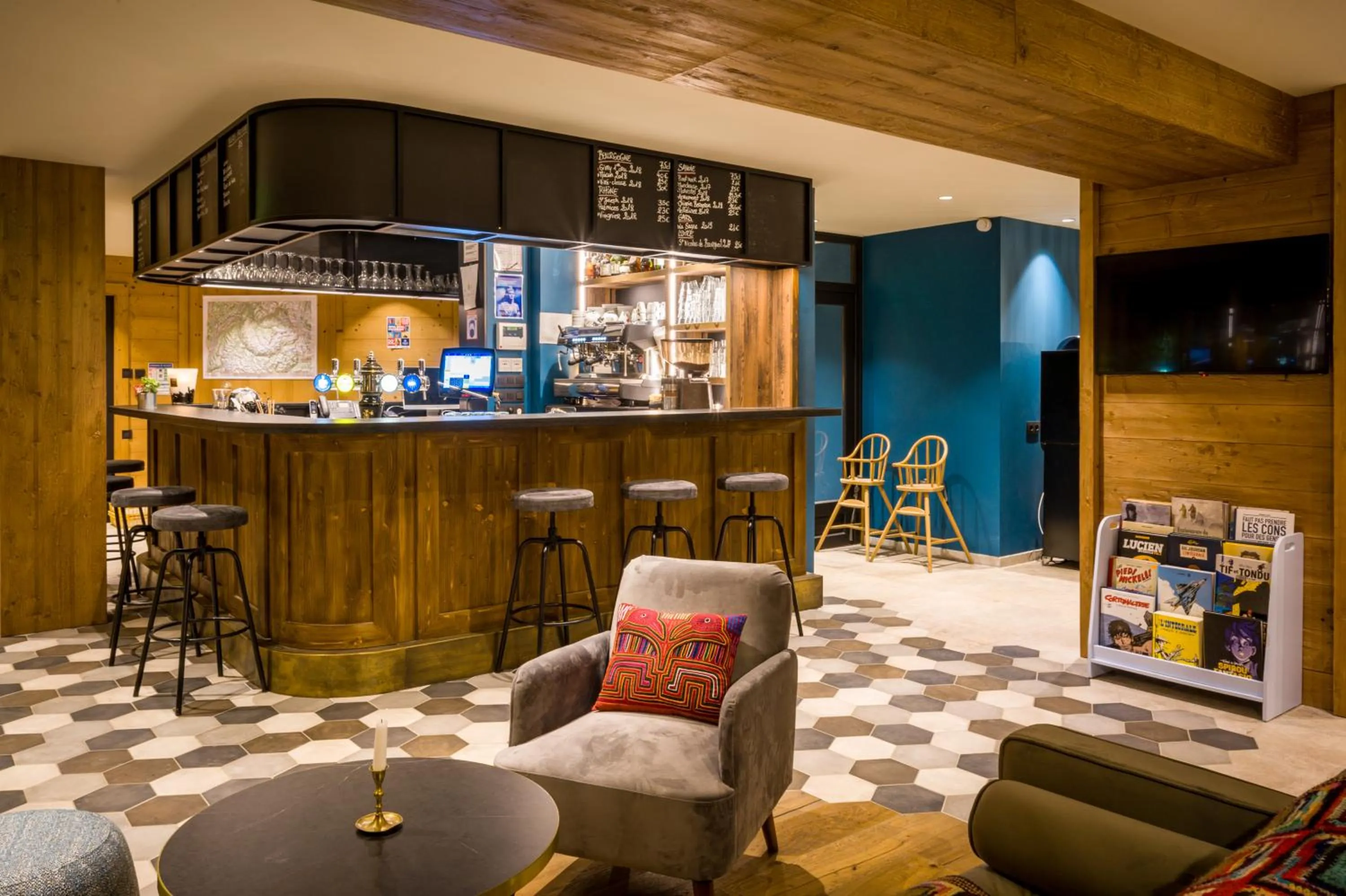 Lounge or bar in L'Outa Hotel Restaurant