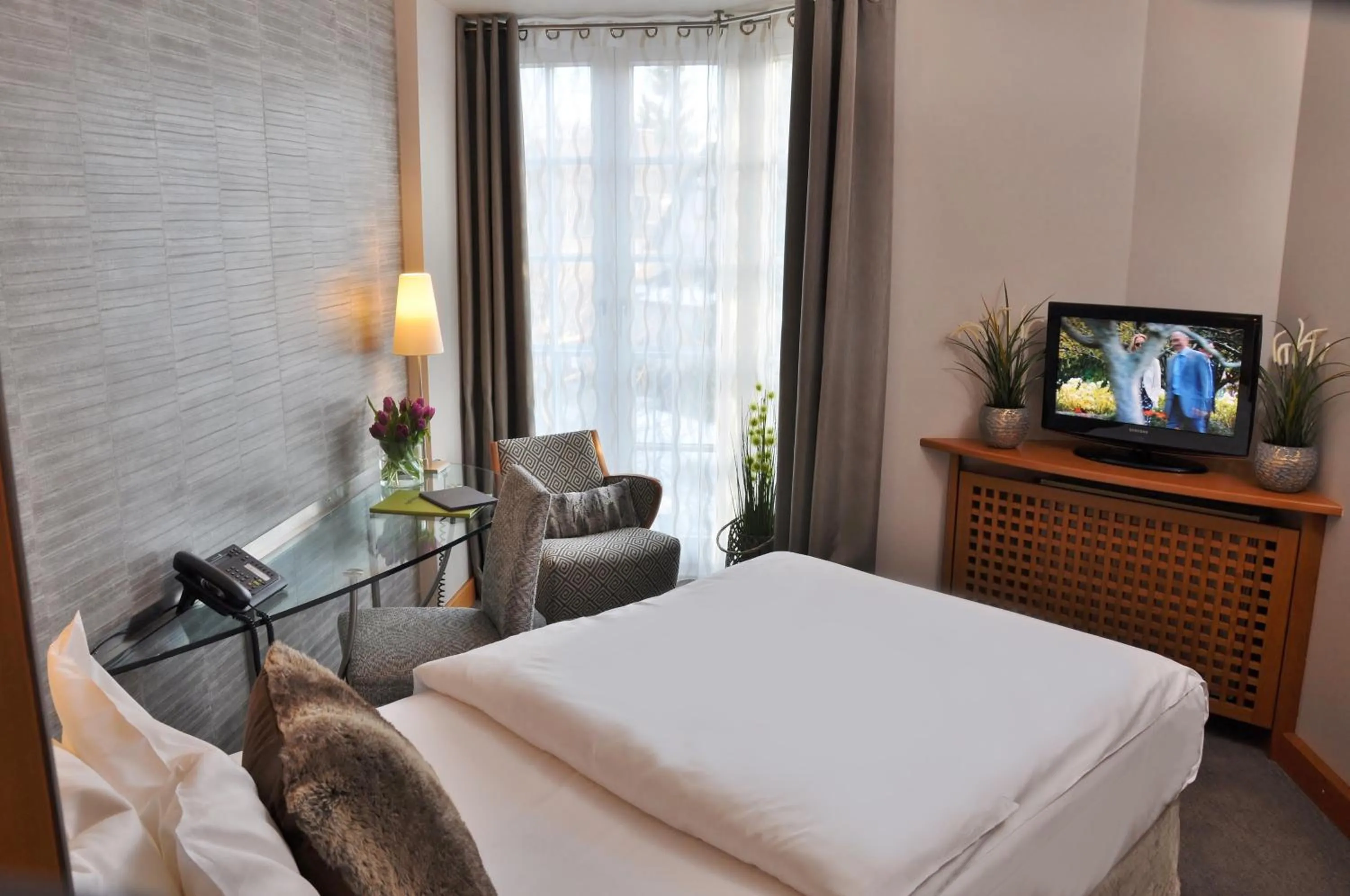 TV and multimedia, Bed in Hotel Eggers Hamburg